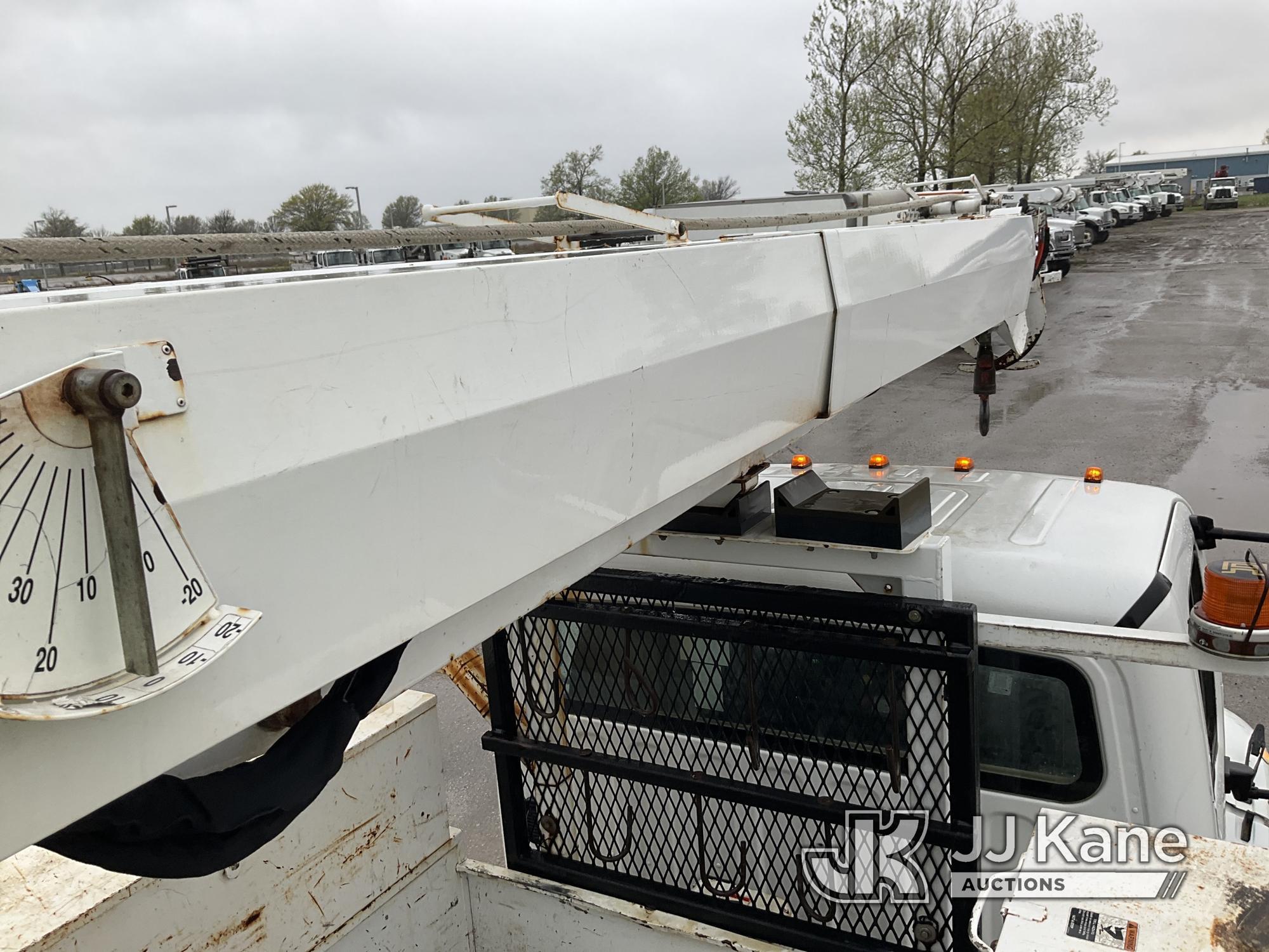 (Kansas City, MO) Altec DC47-TR, Digger Derrick rear mounted on 2014 Freightliner M2 106 Utility Tru