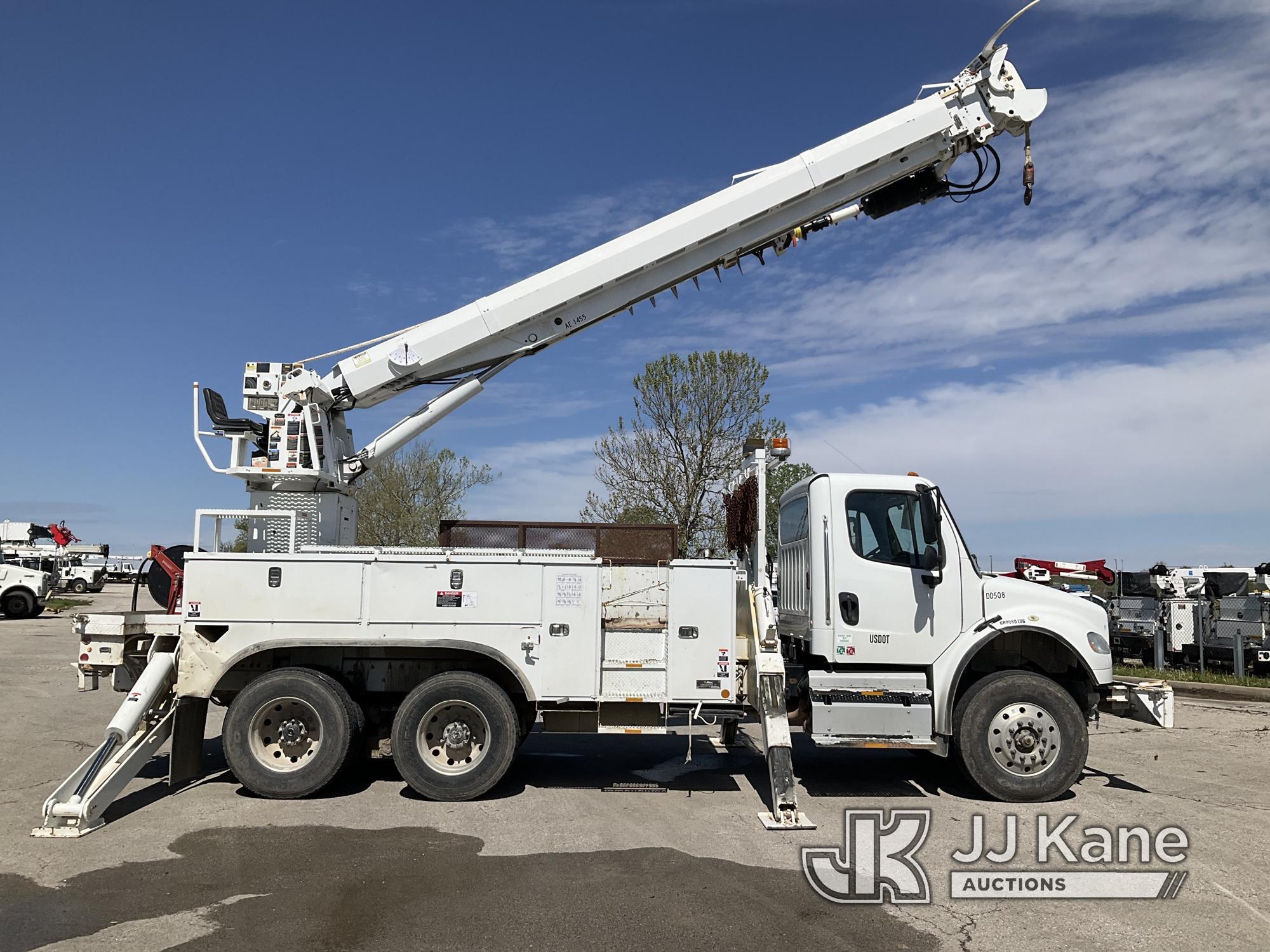 (Kansas City, MO) Altec D3060B-TR, Digger Derrick rear mounted on 2013 Freightliner M2 106 T/A Utili