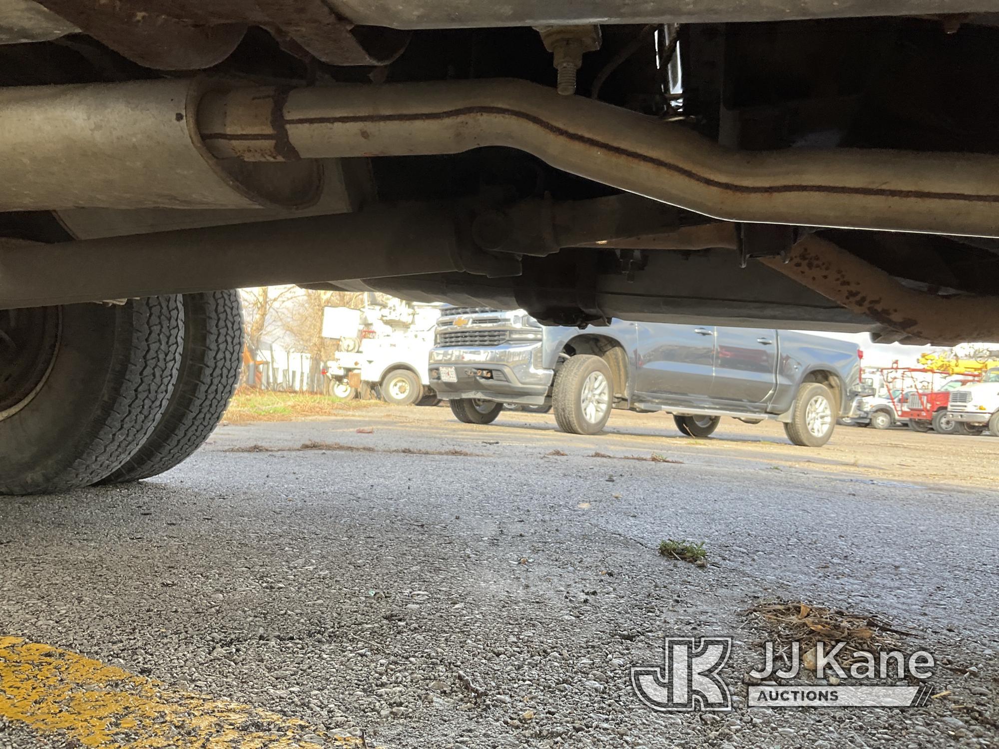 (Kansas City, MO) LIFT-ALL LAH30FB, Bucket Truck mounted behind cab on 1985 GMC K3500 4X4 Service Tr