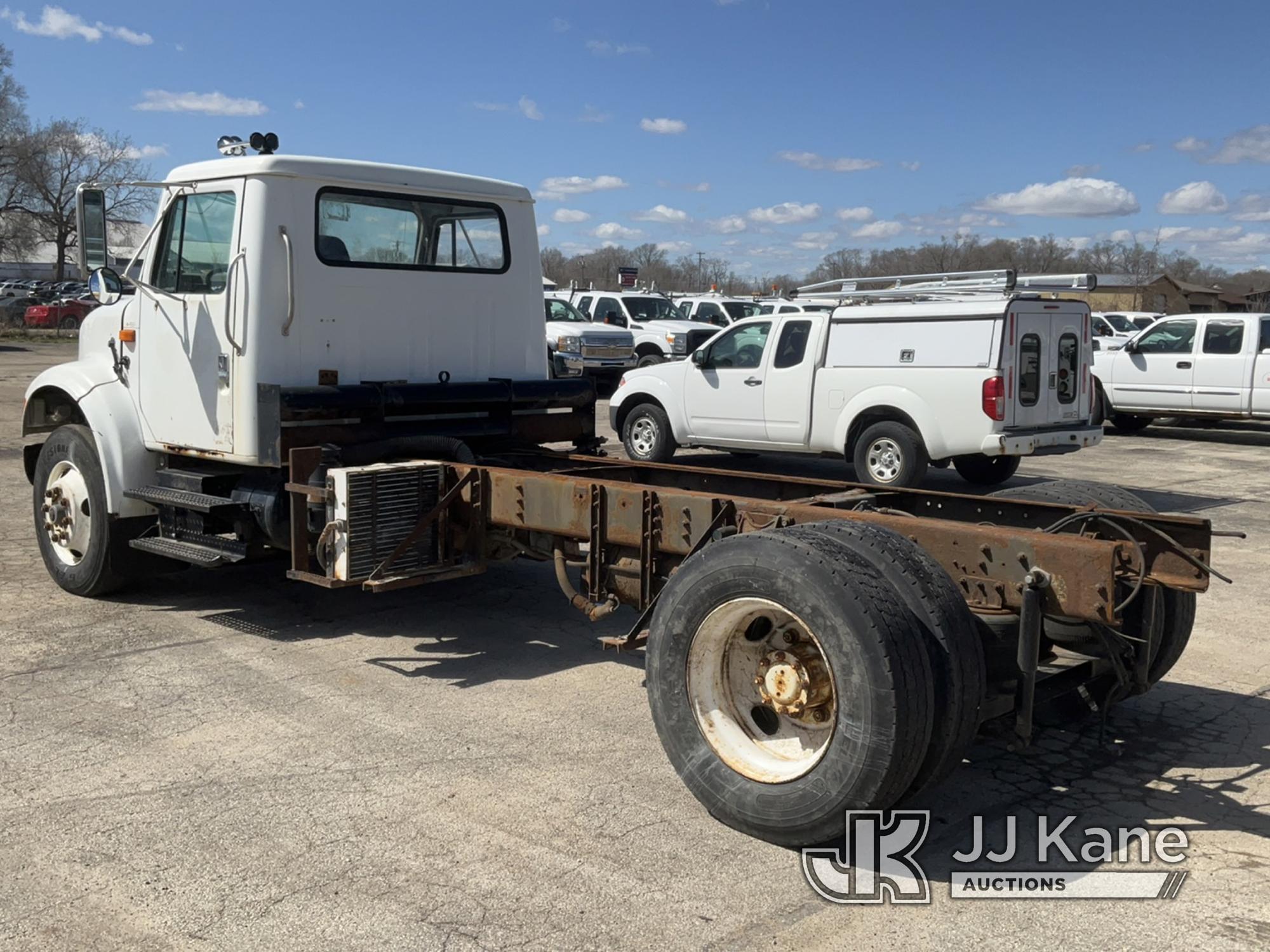 (South Beloit, IL) 1997 International 4900 Cab & Chassis Runs & Moves) (Unable to Open Passenger Doo