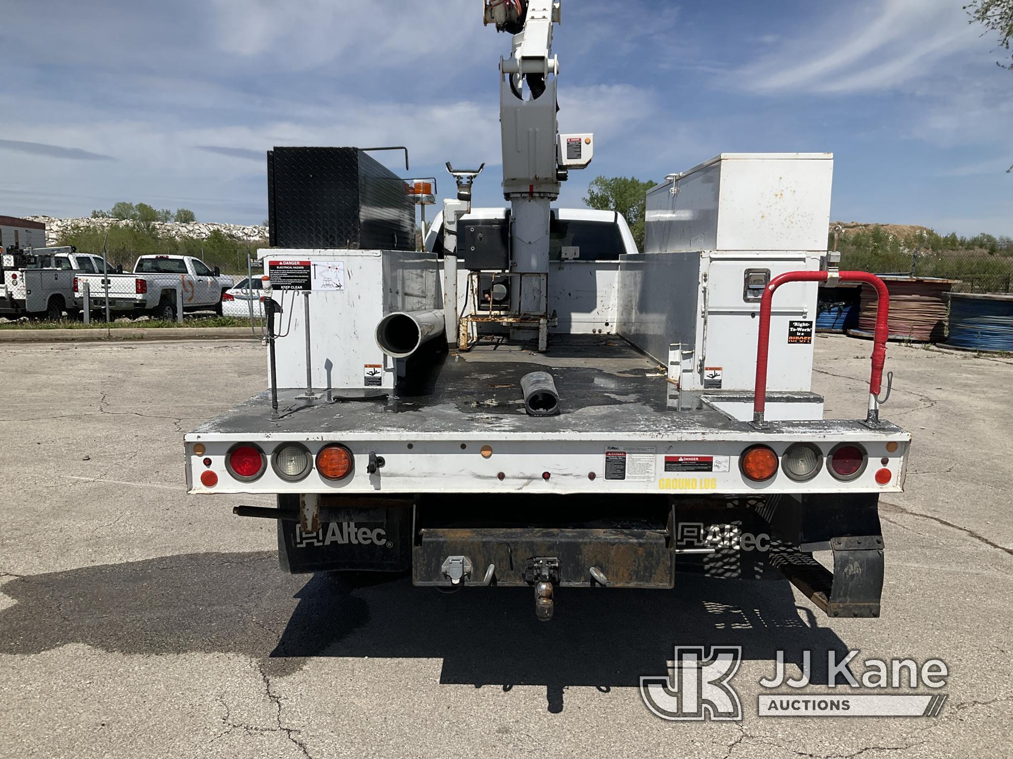 (Kansas City, MO) Altec AT37G, Articulating & Telescopic Bucket rear mounted on 2016 RAM 5500 4x4 Ut