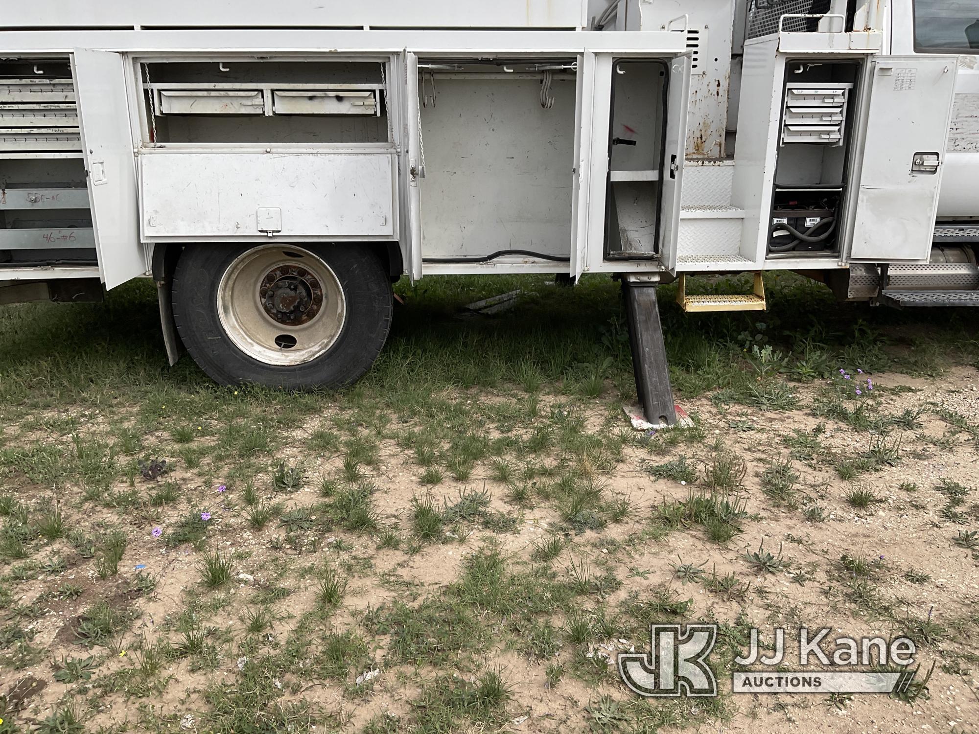 (San Antonio, TX) Altec AA755L, Bucket Truck mounted behind cab on 2008 Ford F750 Utility Truck Star