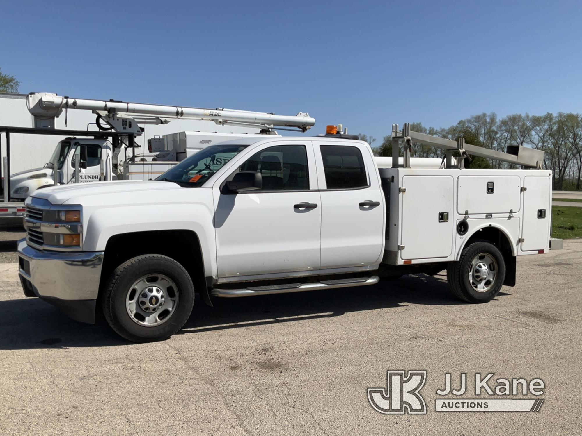 (South Beloit, IL) 2015 Chevrolet Silverado 2500HD Extended-Cab Pickup Truck Runs & Moves) (Check En