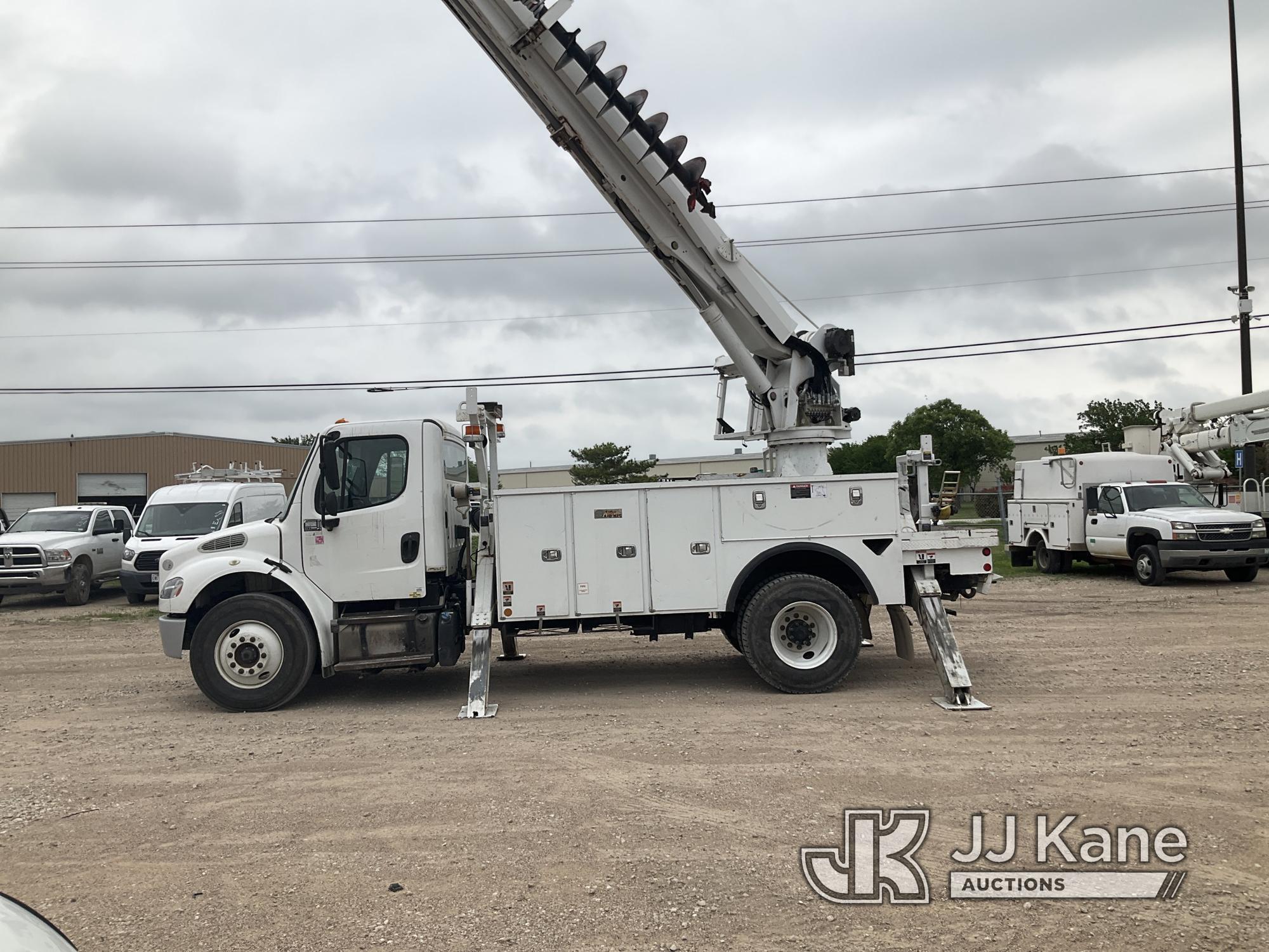 (Waxahachie, TX) Altec DM47B-TR, Digger Derrick rear mounted on 2015 Freightliner M2 106 Utility Tru