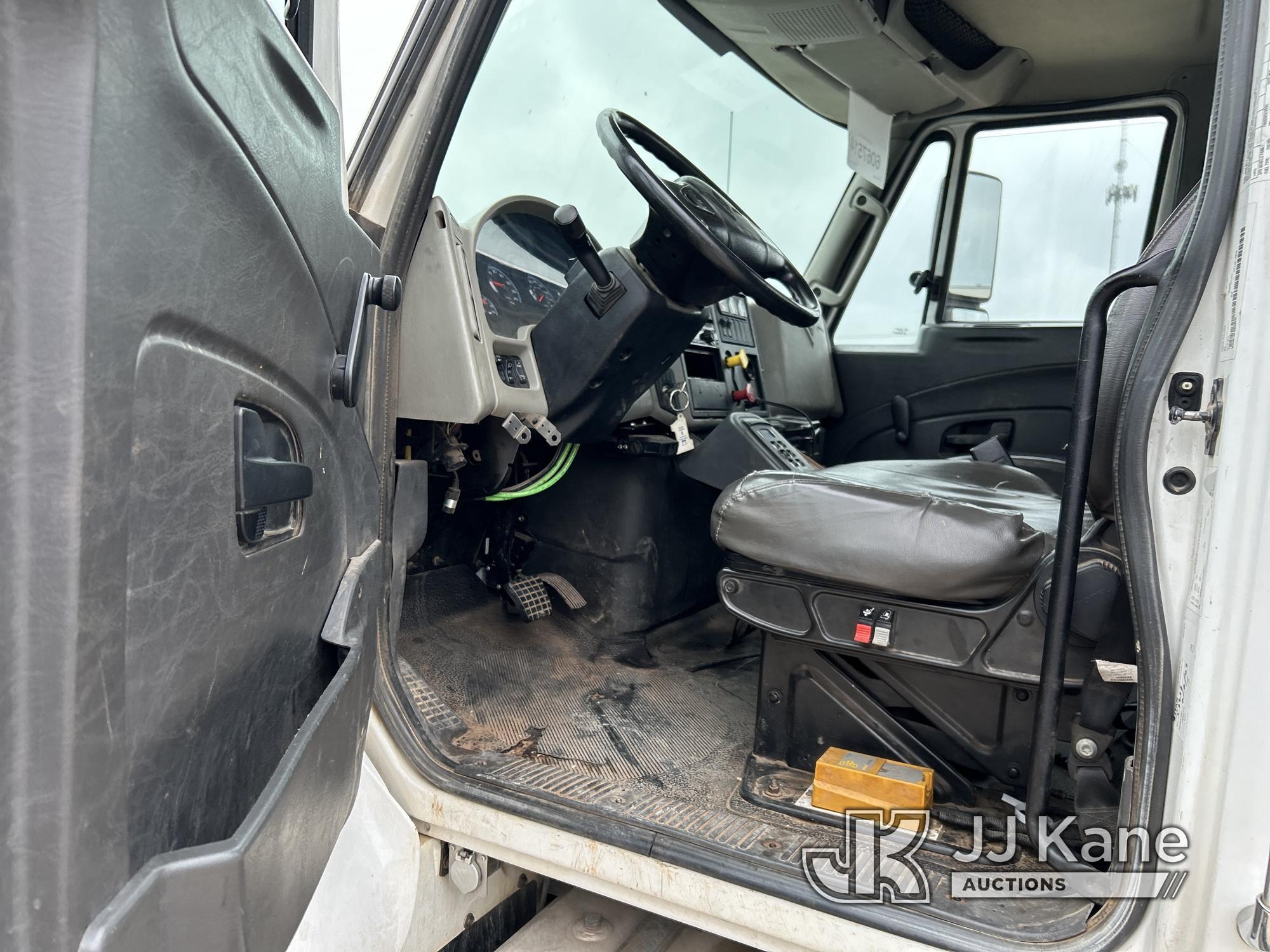 (Waxahachie, TX) Altec DM47-TR, Digger Derrick rear mounted on 2015 International 7400 T/A Flatbed/U