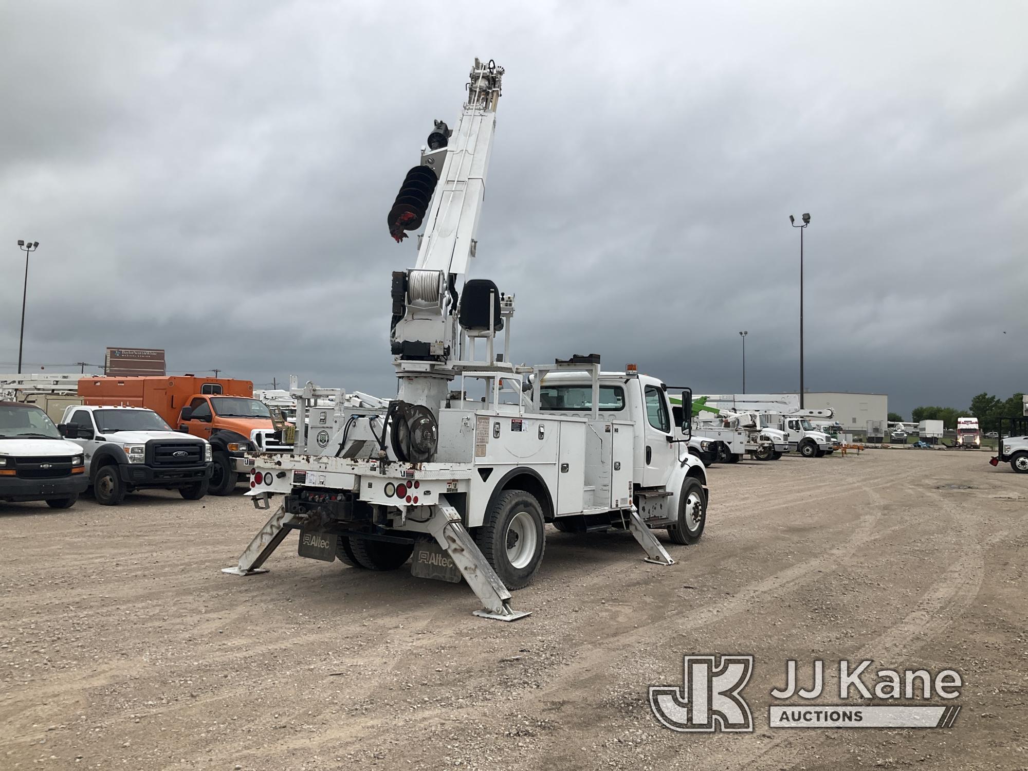 (Waxahachie, TX) Altec DM47B-TR, Digger Derrick rear mounted on 2015 Freightliner M2 106 Utility Tru