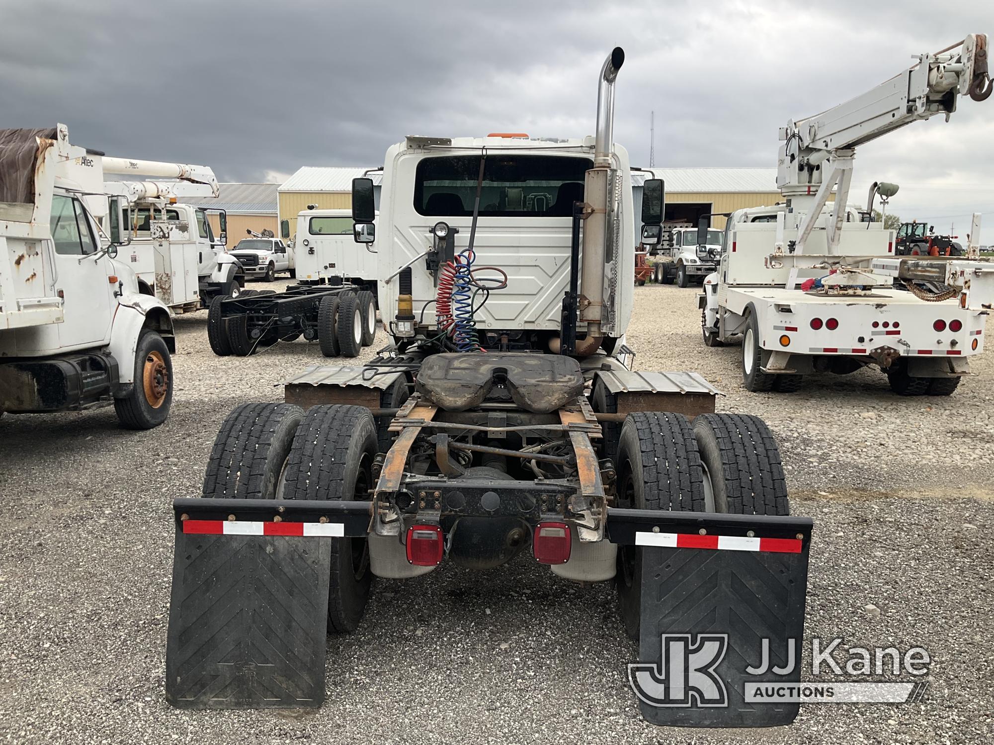 (Tipton, MO) 2005 International 8600 T/A Truck Tractor Runs and Moves) (Body/Bumper  Damage