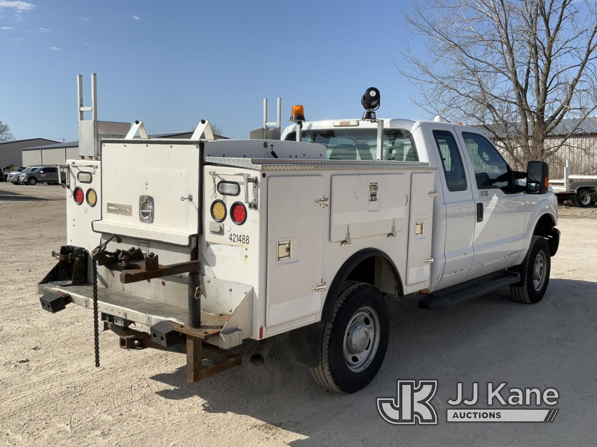 (Des Moines, IA) 2013 Ford F350 4x4 Extended-Cab Service Truck Runs & Moves) (Idles Rough, Check Eng