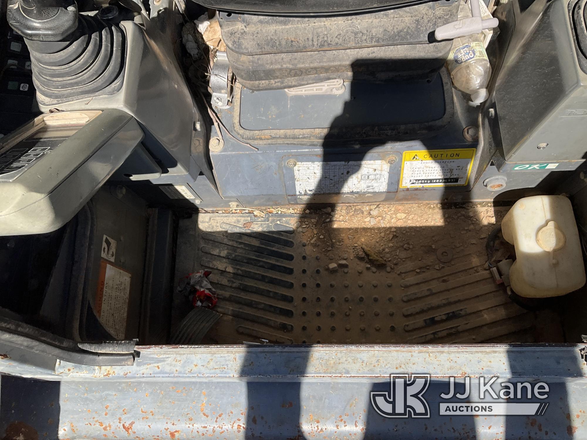 (Kansas City, MO) 2013 Takeuchi TL12 Crawler Skid Steer Loader Not Running, Condition Unknown, Has E