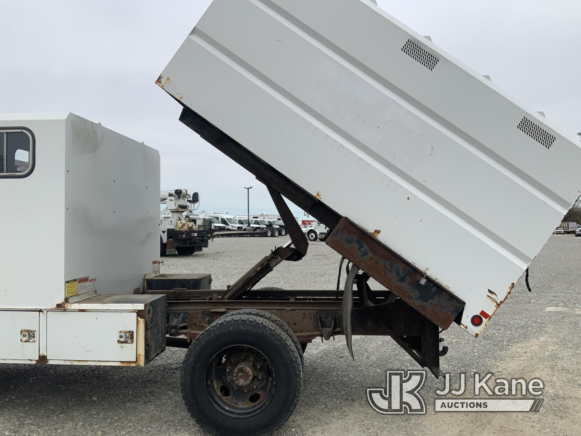 (Hawk Point, MO) 2005 GMC C6500 Chipper Dump Truck Runs, Moves & Dump Bed Operates.