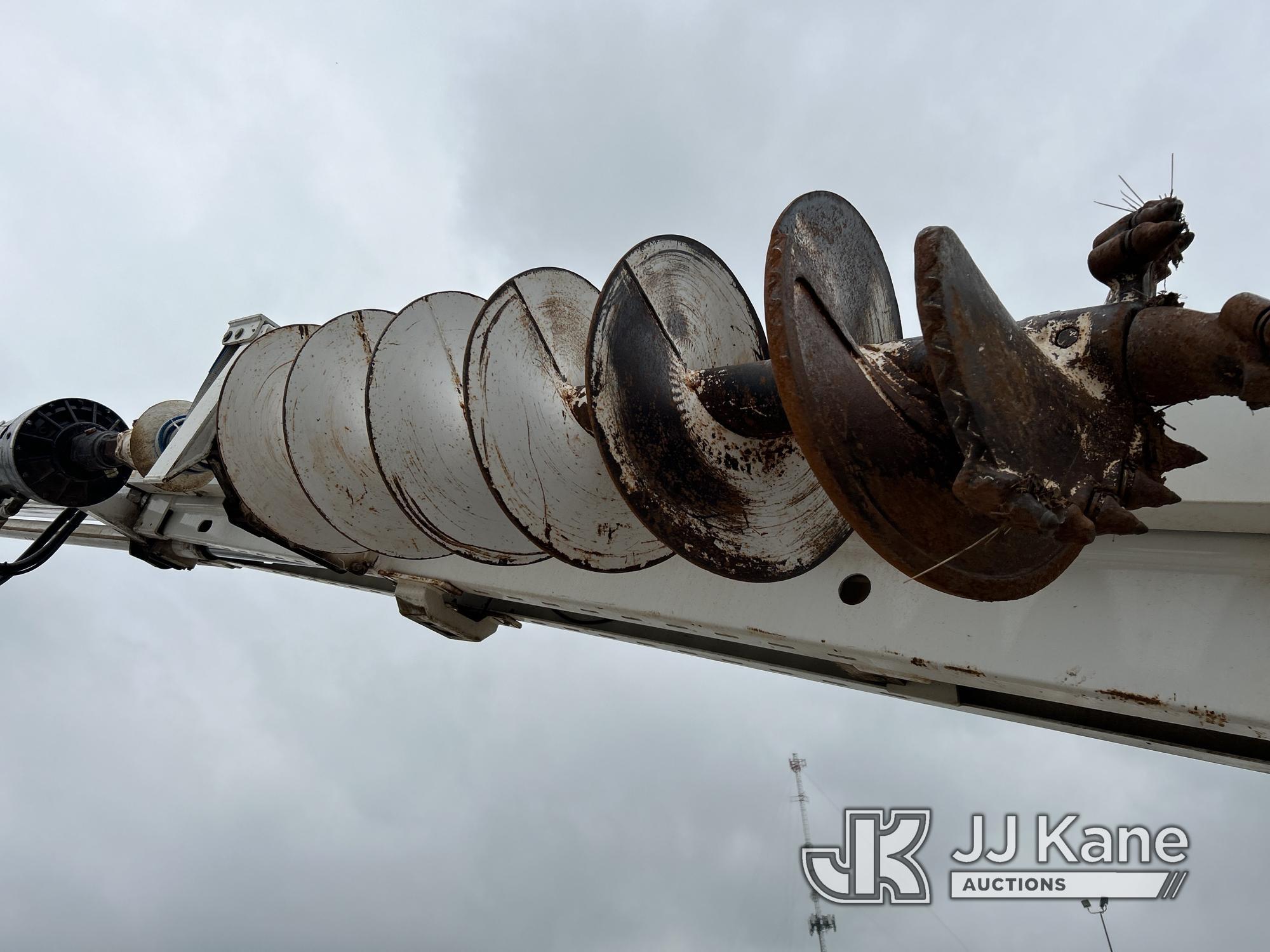 (Waxahachie, TX) Altec DM47-TR, Digger Derrick rear mounted on 2015 International 7400 T/A Flatbed/U