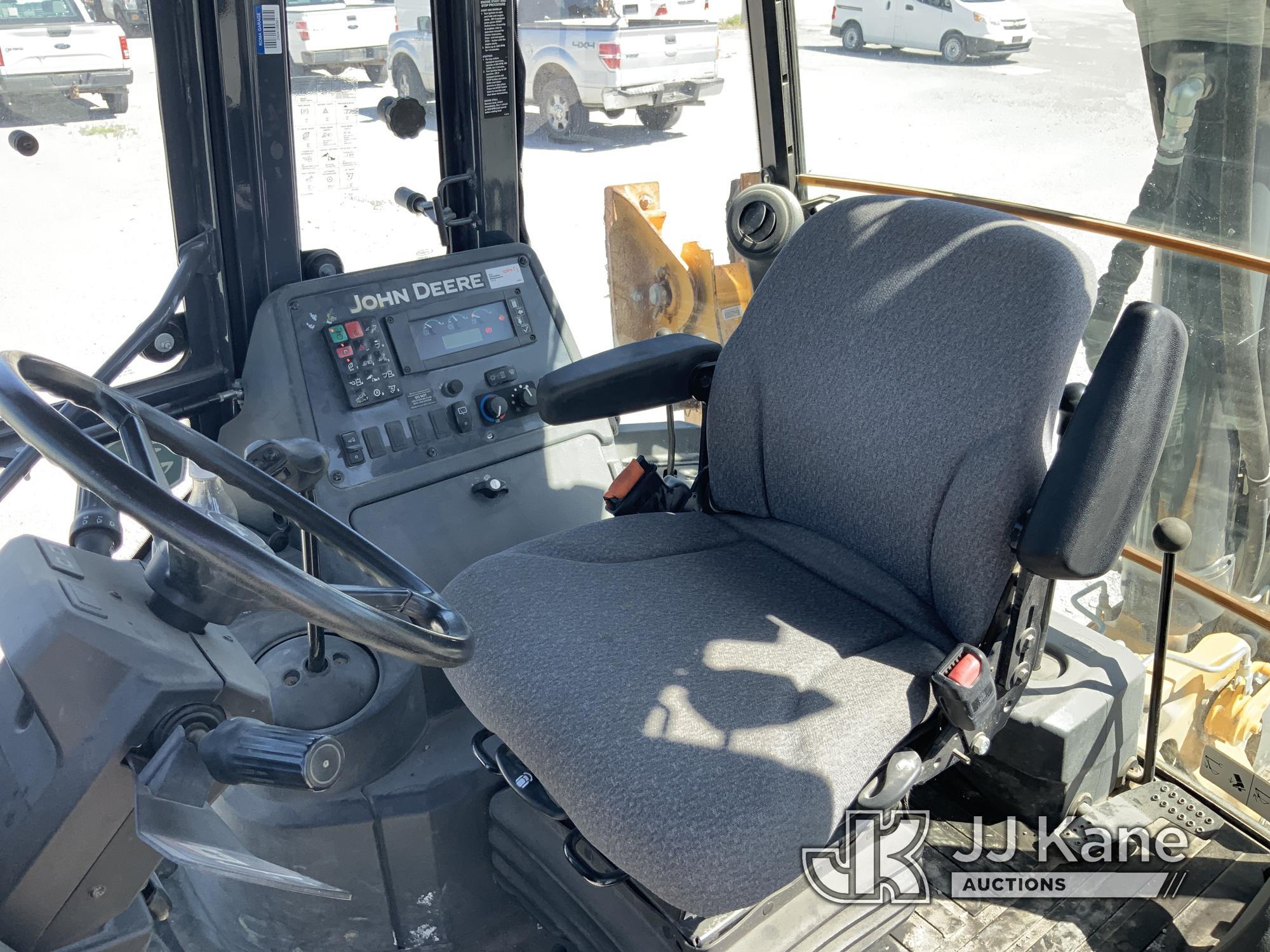 (Hawk Point, MO) John Deere 420L 4x4 Tractor Loader Backhoe Runs & Operates) (Fuel Gauge Fault.