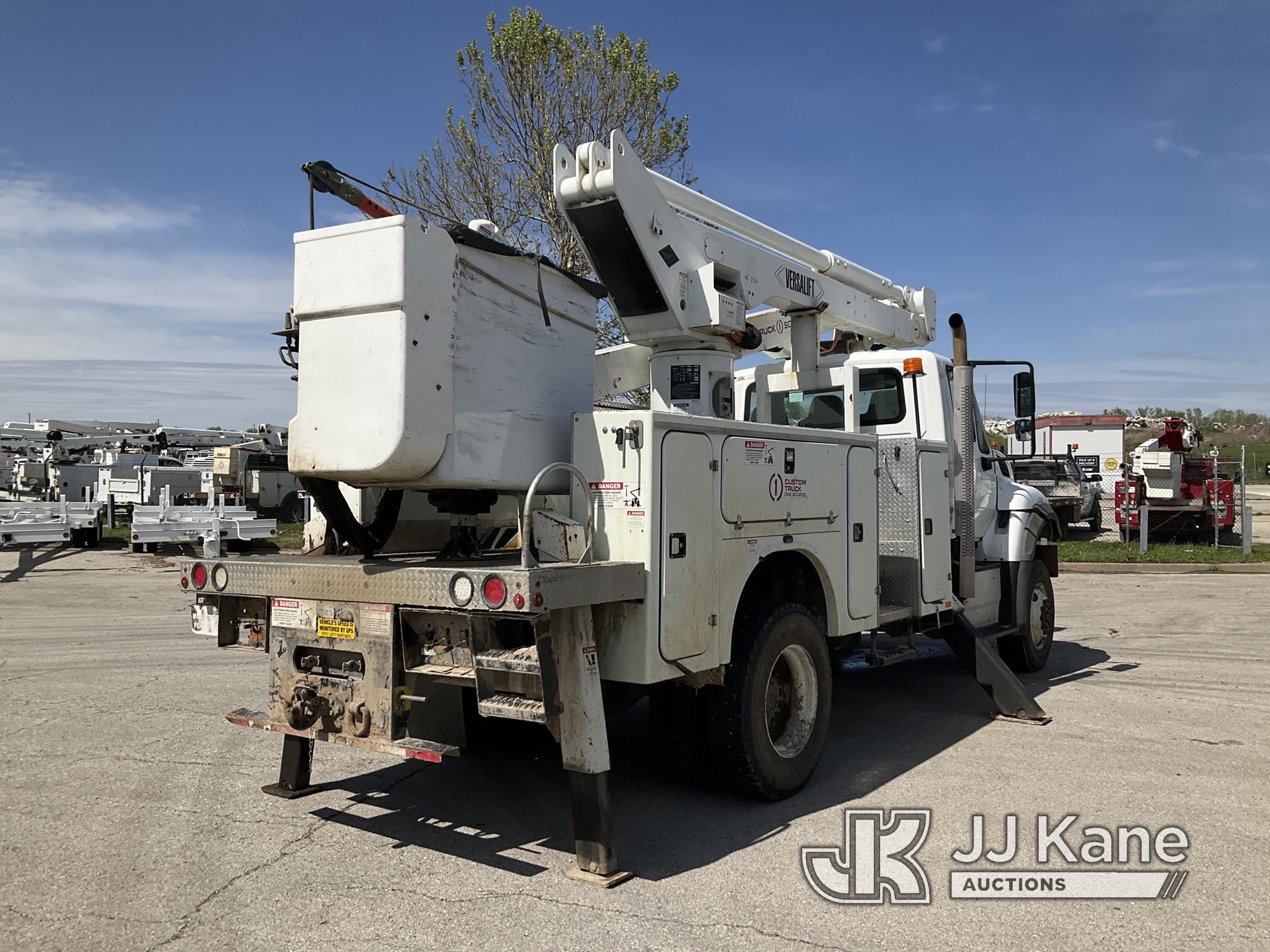 (Kansas City, MO) Versalift VST6000, Articulating & Telescopic Material Handling Bucket Truck center