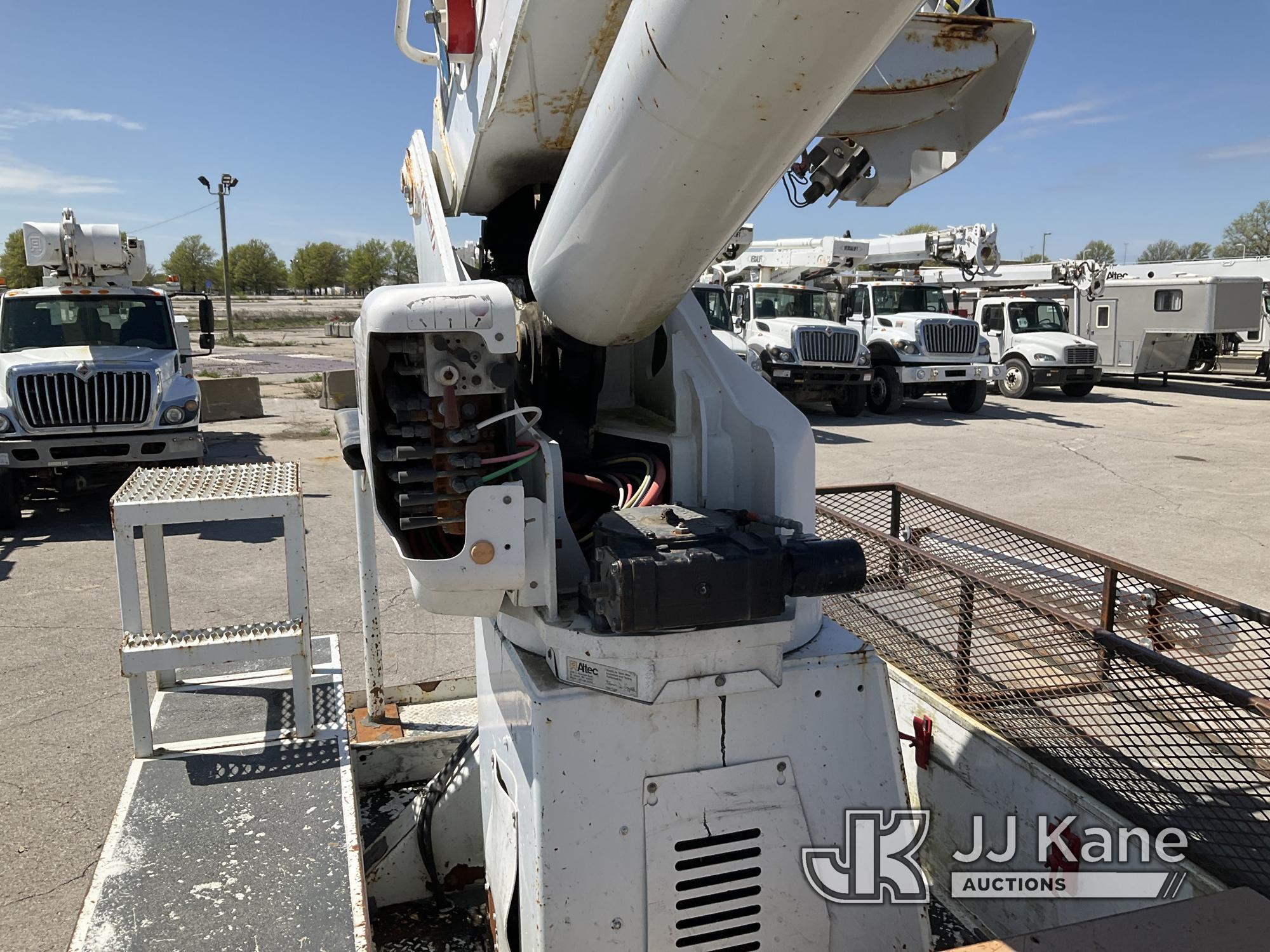 (Kansas City, MO) Altec AM55E-MH, Over-Center Material Handling Bucket Truck rear mounted on 2014 In