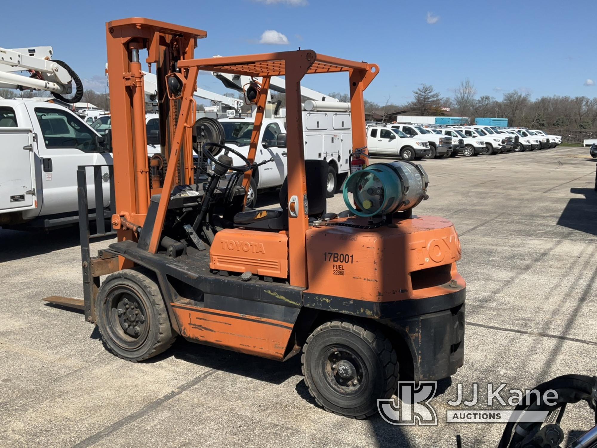 (South Beloit, IL) 1980 Toyota 02-FG30 Solid Tired Forklift Runs, Moves, Operates, Jump to Start, LP