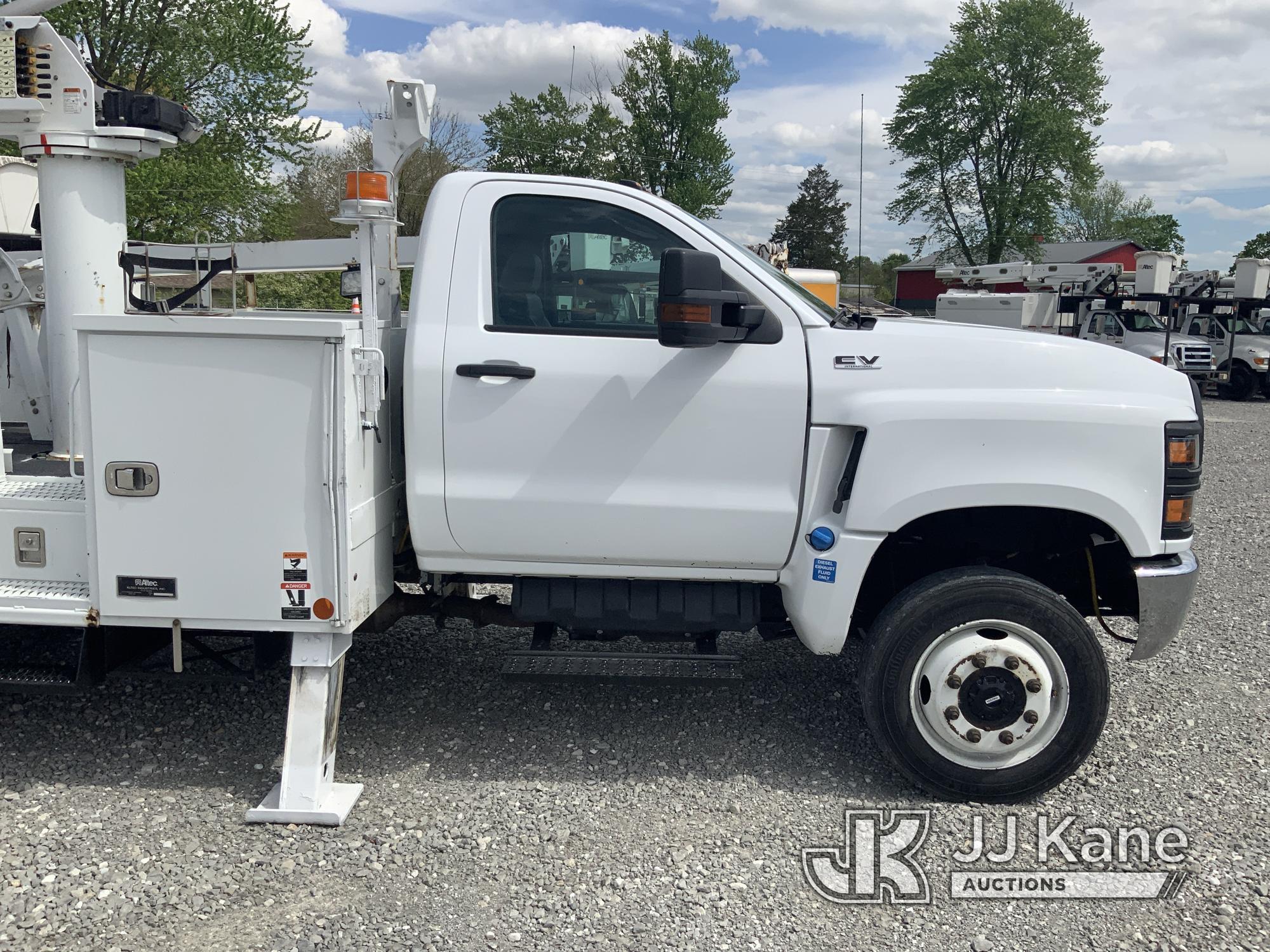 (Hawk Point, MO) Altec AT48M, Articulating & Telescopic Material Handling Bucket Truck center mounte