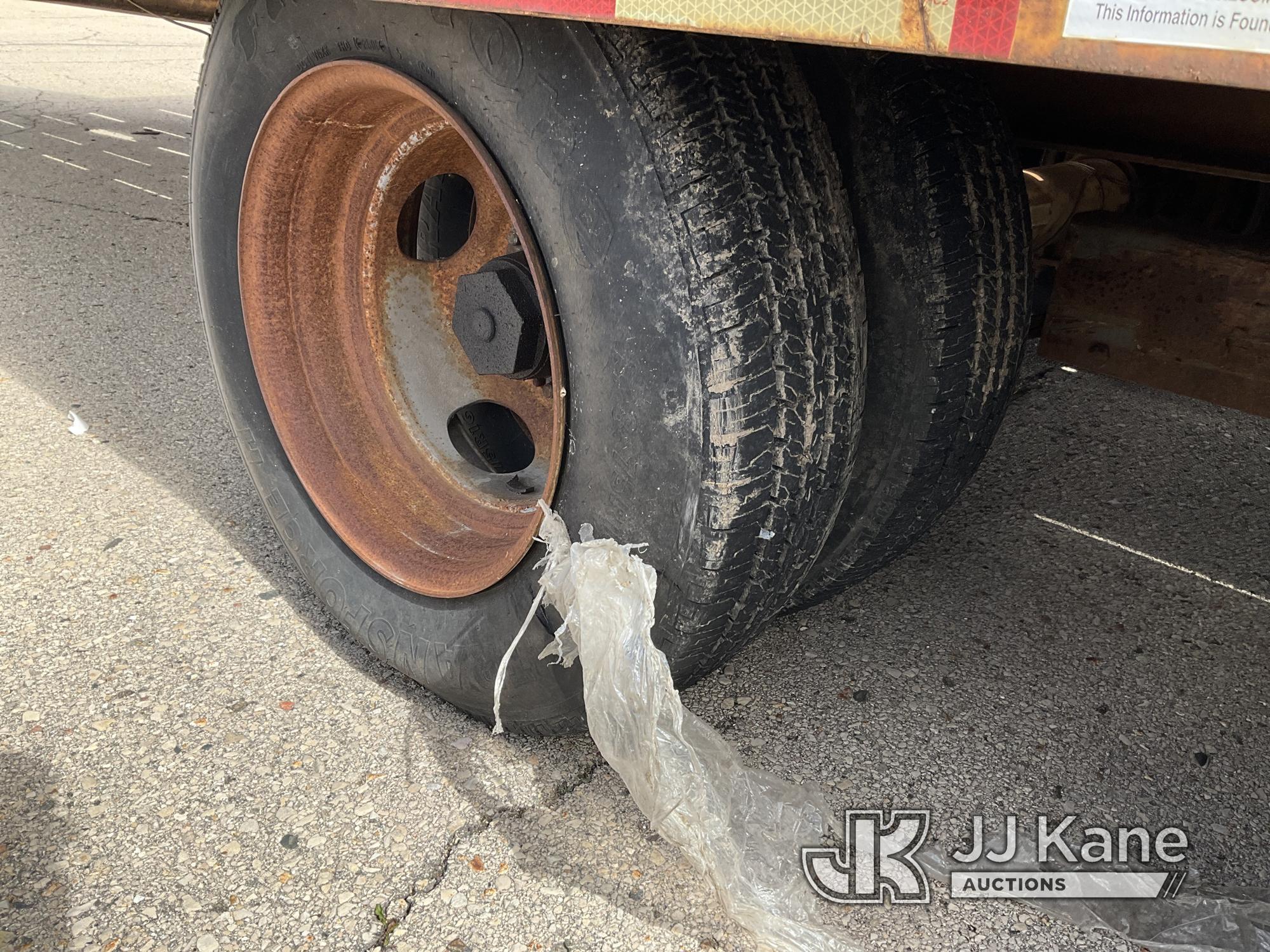 (Sun Prairie, WI) 1992 Eager Beaver 10HDB TRAILER Needs tire (punctured) Deck Is 8FT Wide And 24FT L