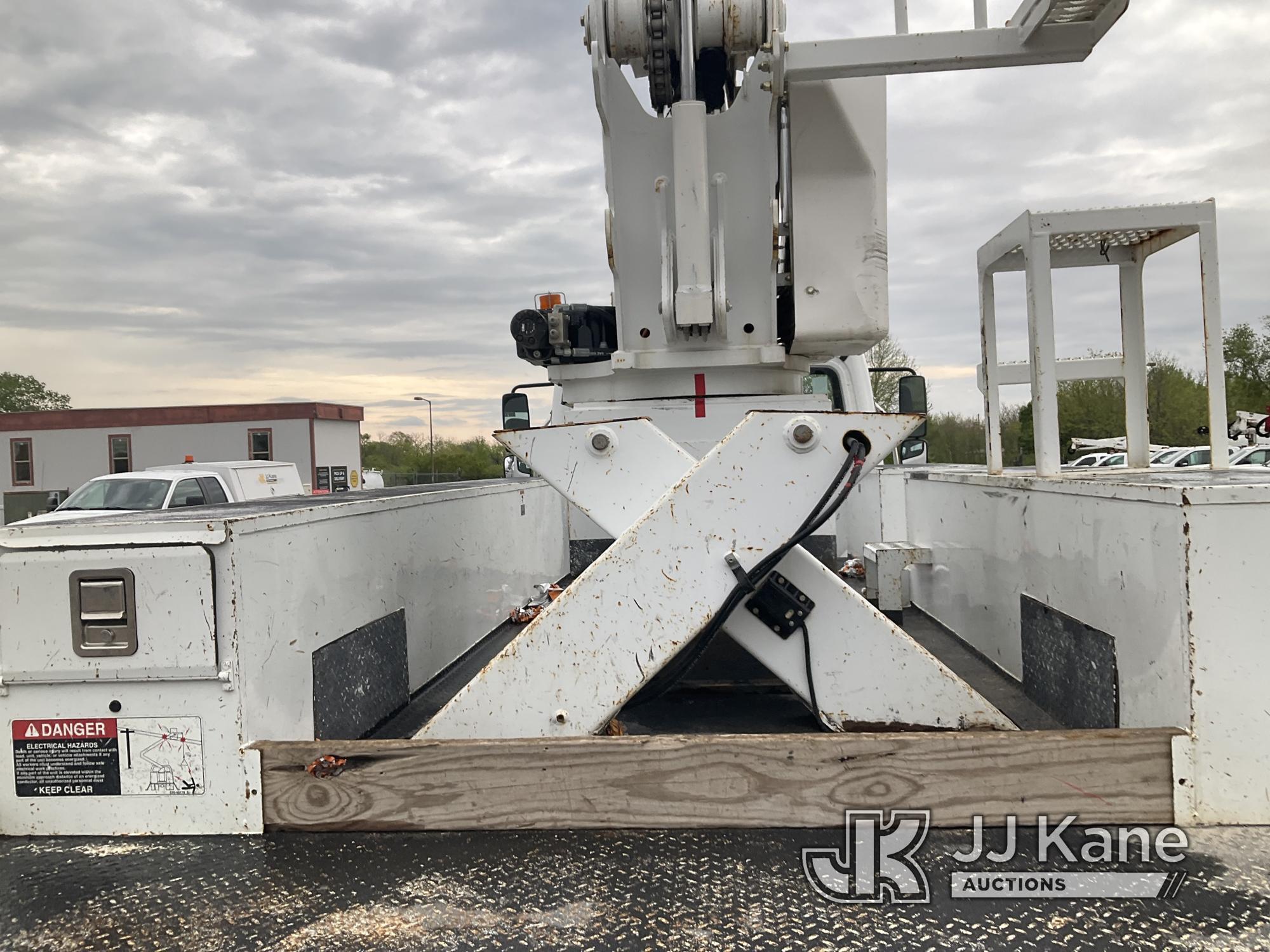 (Kansas City, MO) Altec AN55E-OC, Material Handling Bucket Truck rear mounted on 2015 Freightliner M