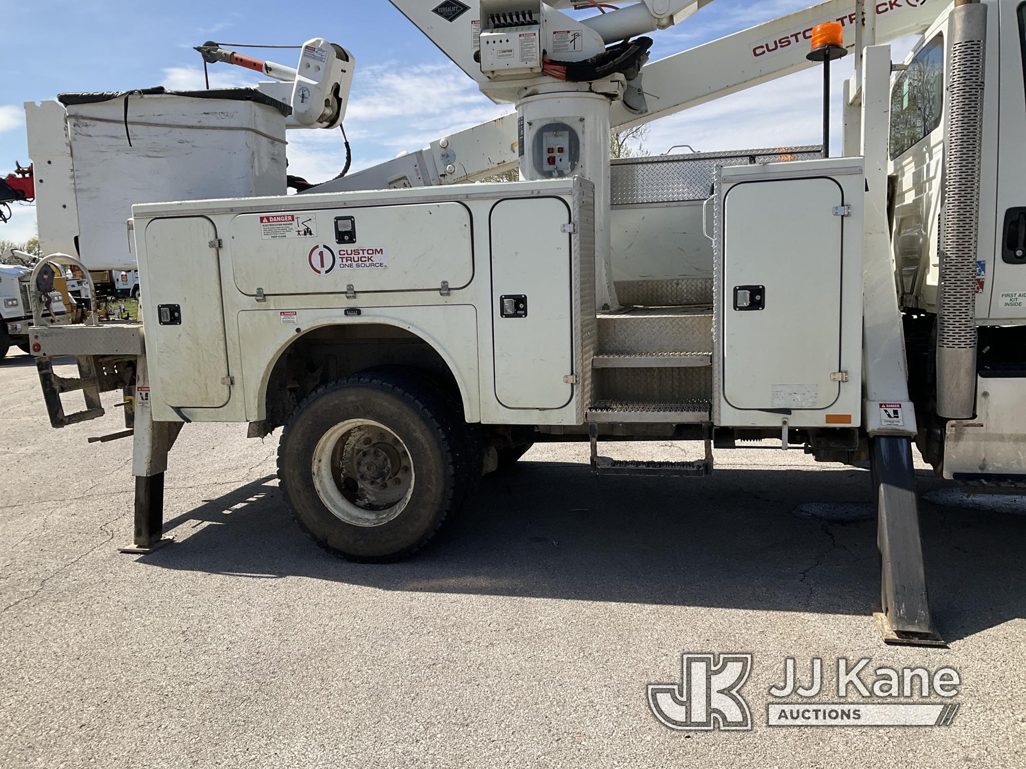 (Kansas City, MO) Versalift VST6000, Articulating & Telescopic Material Handling Bucket Truck center