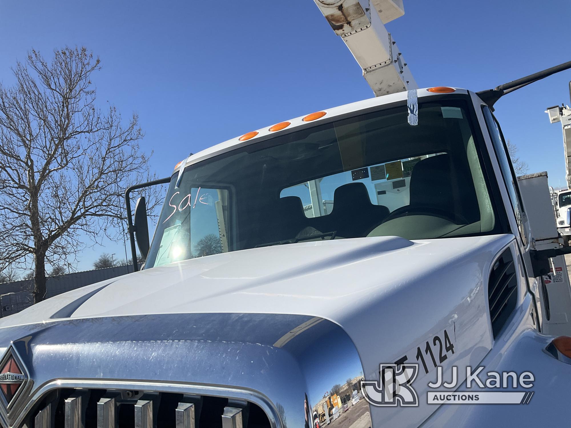 (Kansas City, MO) Altec AA55E, Material Handling Bucket rear mounted on 2012 International 7300 4x4