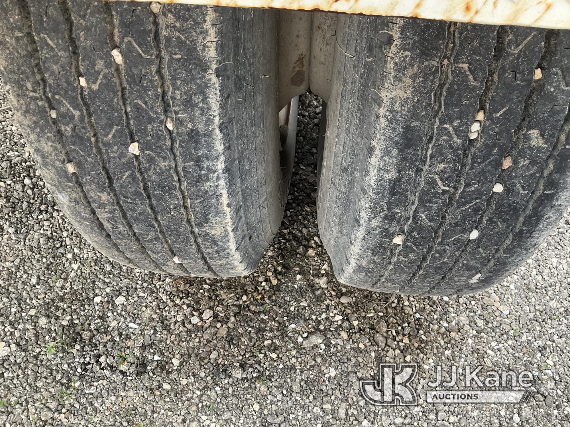 (Tipton, MO) 1995 Butler BPHD-1800 Extendable Pole Trailer Minor Rust Damage