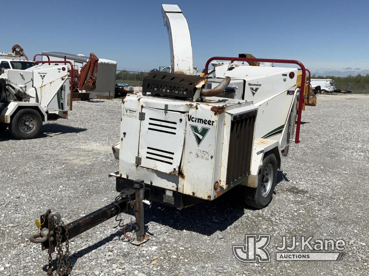 (Hawk Point, MO) 2015 Vermeer BC1000XL Chipper (12in Drum) No Title) (Runs & Operates) (Rust & Body