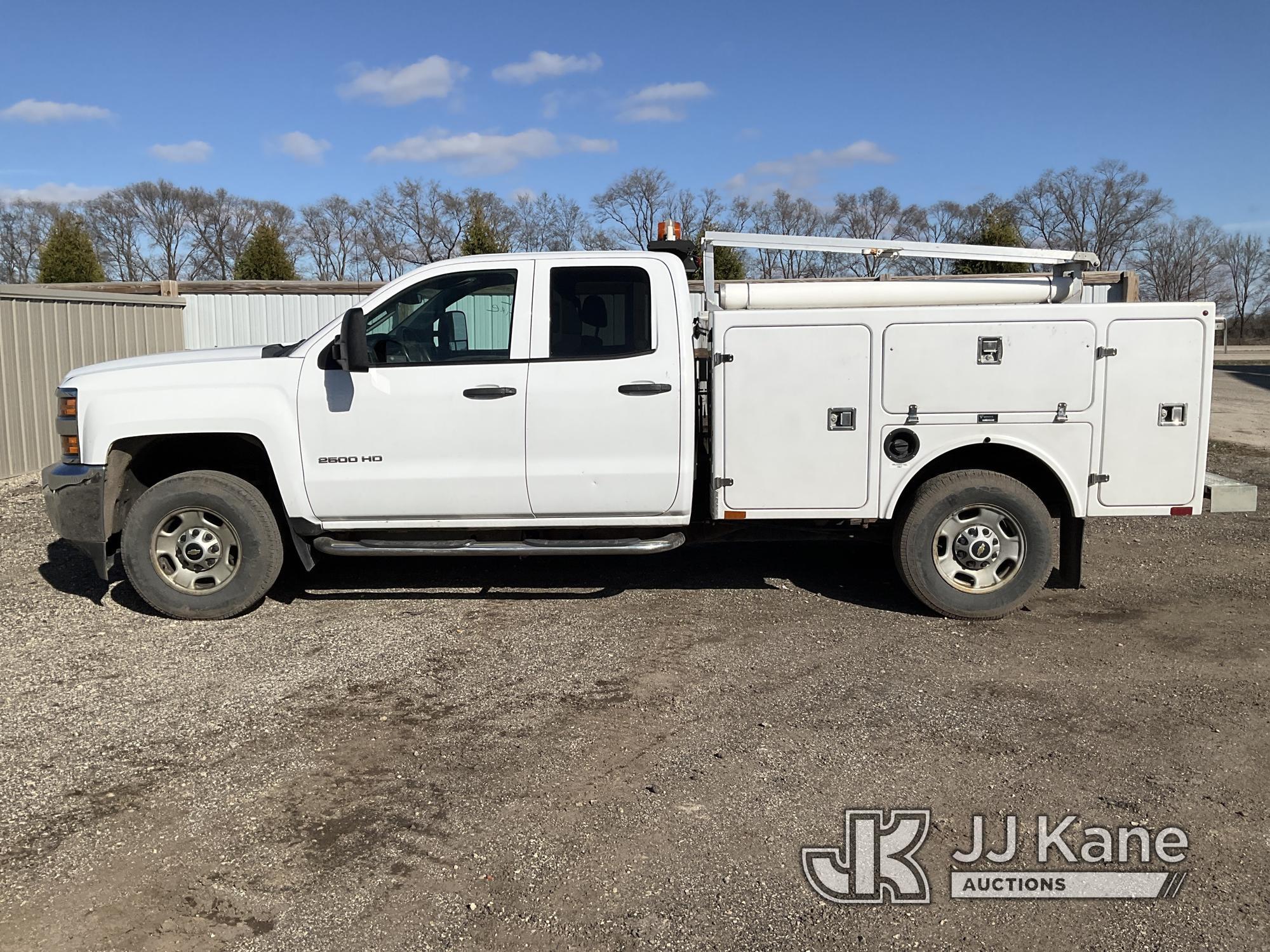 (South Beloit, IL) 2015 Chevrolet Silverado 2500HD Extended-Cab Service Truck Runs, Moves, Body dama