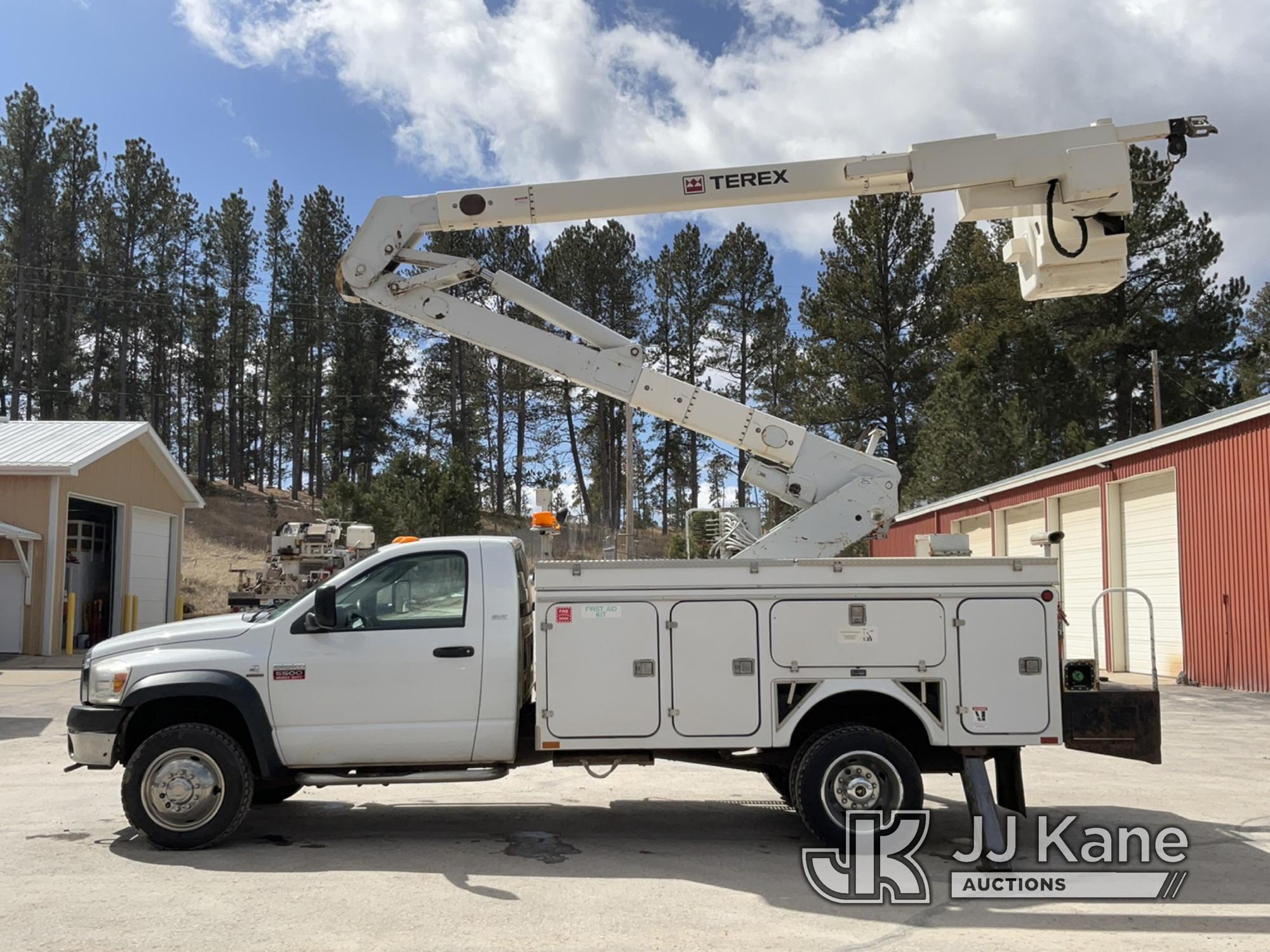 (Custer, SD) HiRanger HR37-MH, Material Handling Bucket Truck center mounted on 2008 Dodge Ram 5500