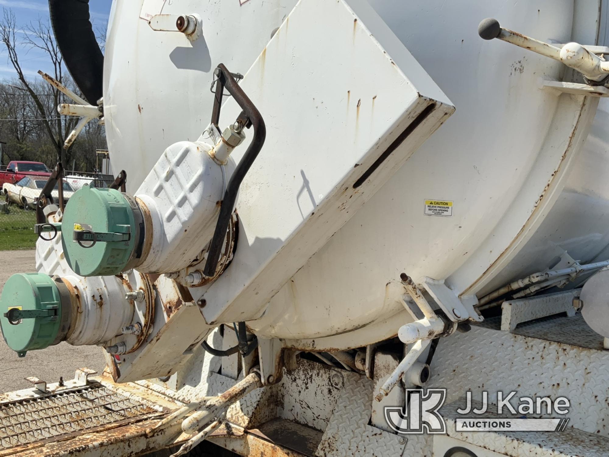 (South Beloit, IL) King Vac Vacuum Excavation System mounted on 2001 Freightliner FL112 T/A Vacuum E