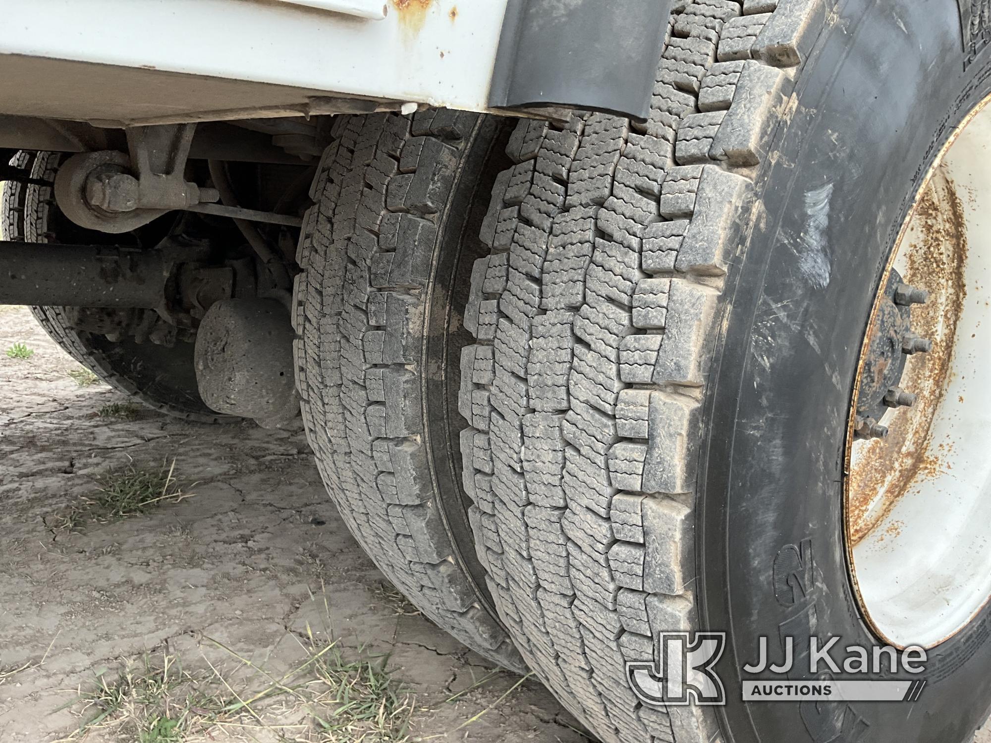 (Weslaco, TX) Altec AM55, Over-Center Material Handling Bucket Truck rear mounted on 2012 Internatio