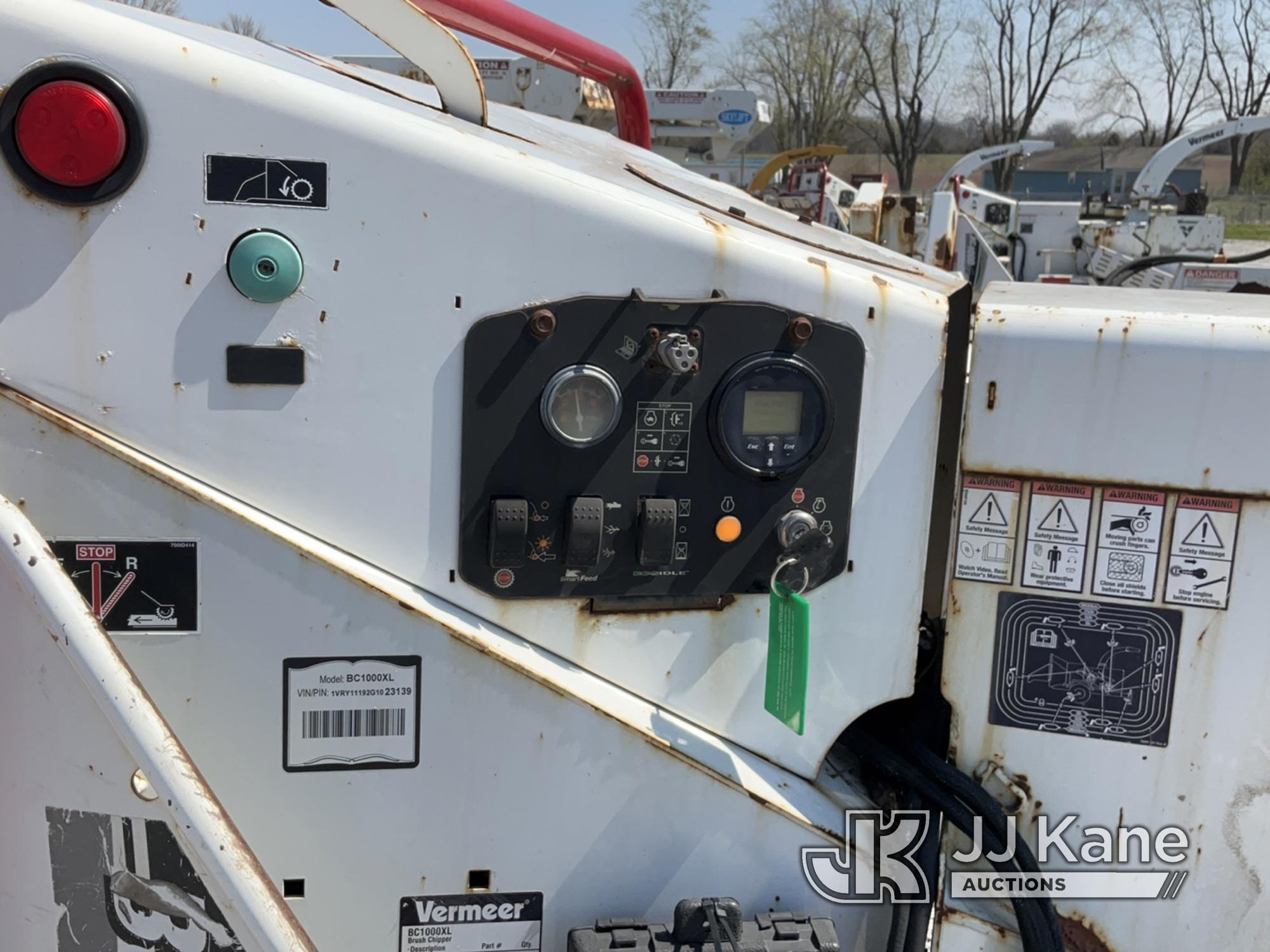 (Hawk Point, MO) 2016 Vermeer BC1000XL Chipper (12in Drum) Runs & Operates