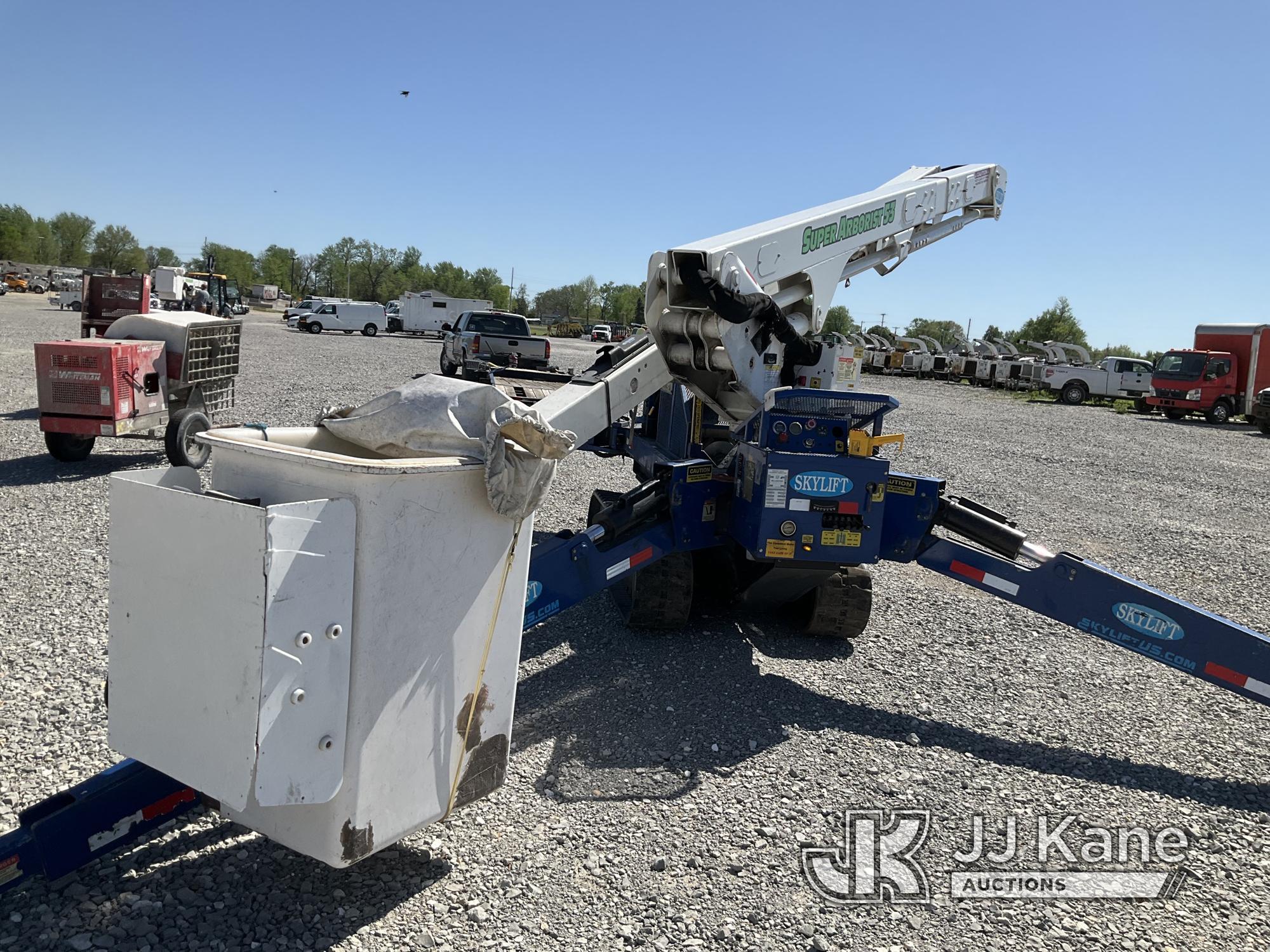 (Hawk Point, MO) Versalift VST-52I, Articulating & Telescopic Bucket mounted on 2016 SkyLift Super-A