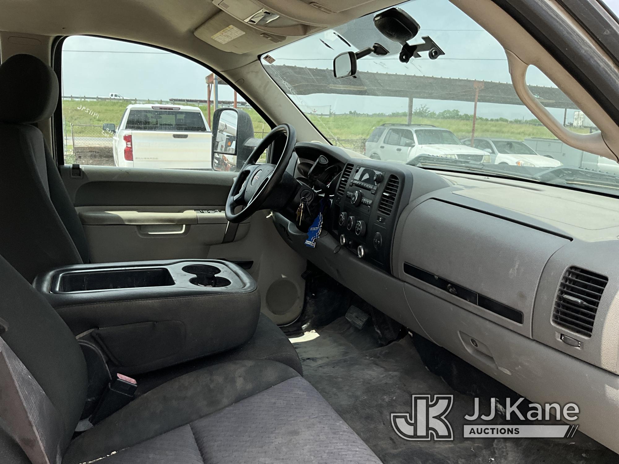 (San Antonio, TX) 2014 Chevrolet Silverado 3500HD Crew-Cab Flatbed Truck Runs & Moves) (Jump to Star