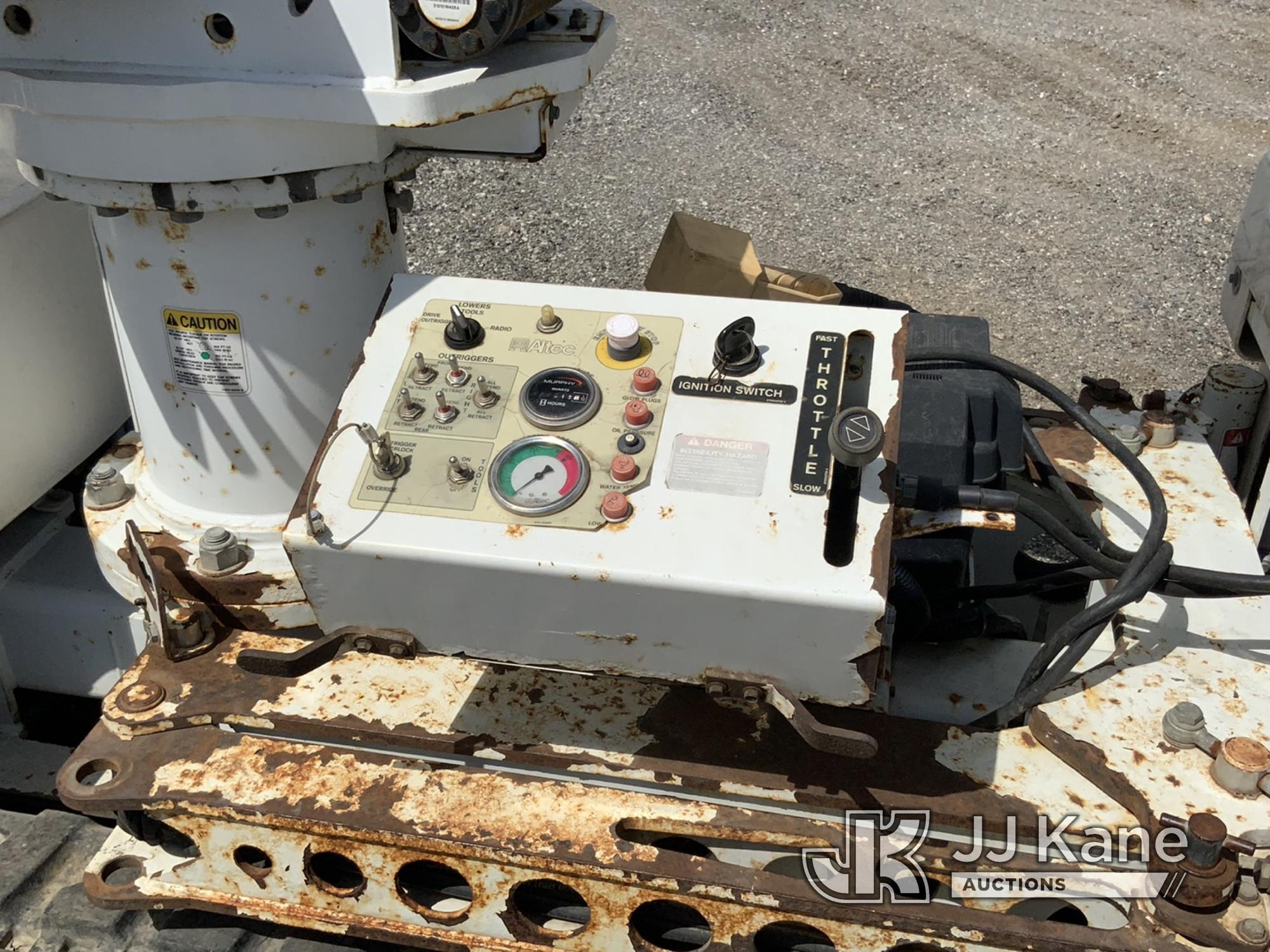 (Tipton, MO) Altec AT37G, Articulating & Telescopic Bucket mounted on 2005 Hinowa Crawler Back Yard