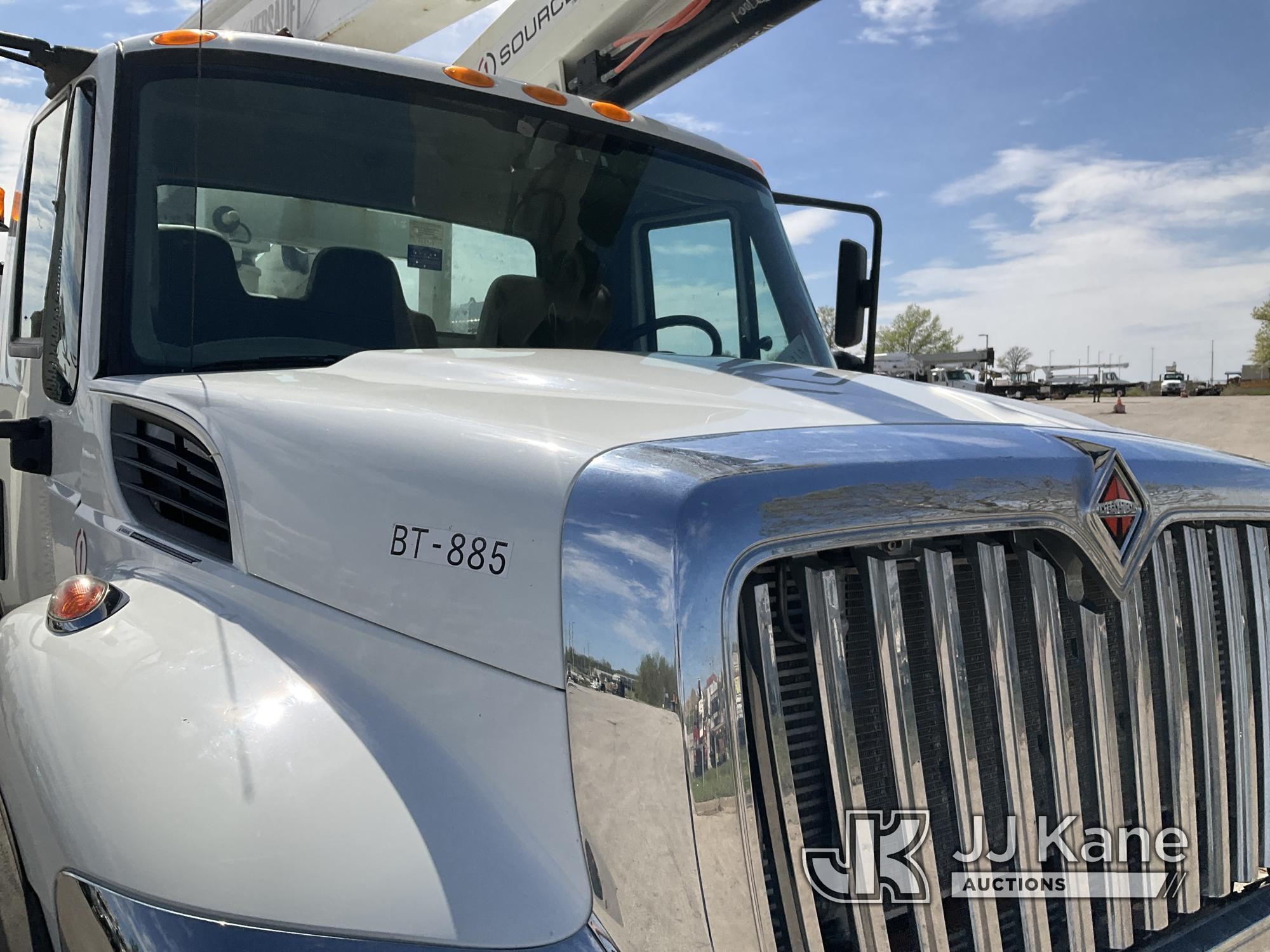 (Kansas City, MO) Versalift VST6000, Articulating & Telescopic Material Handling Bucket Truck center