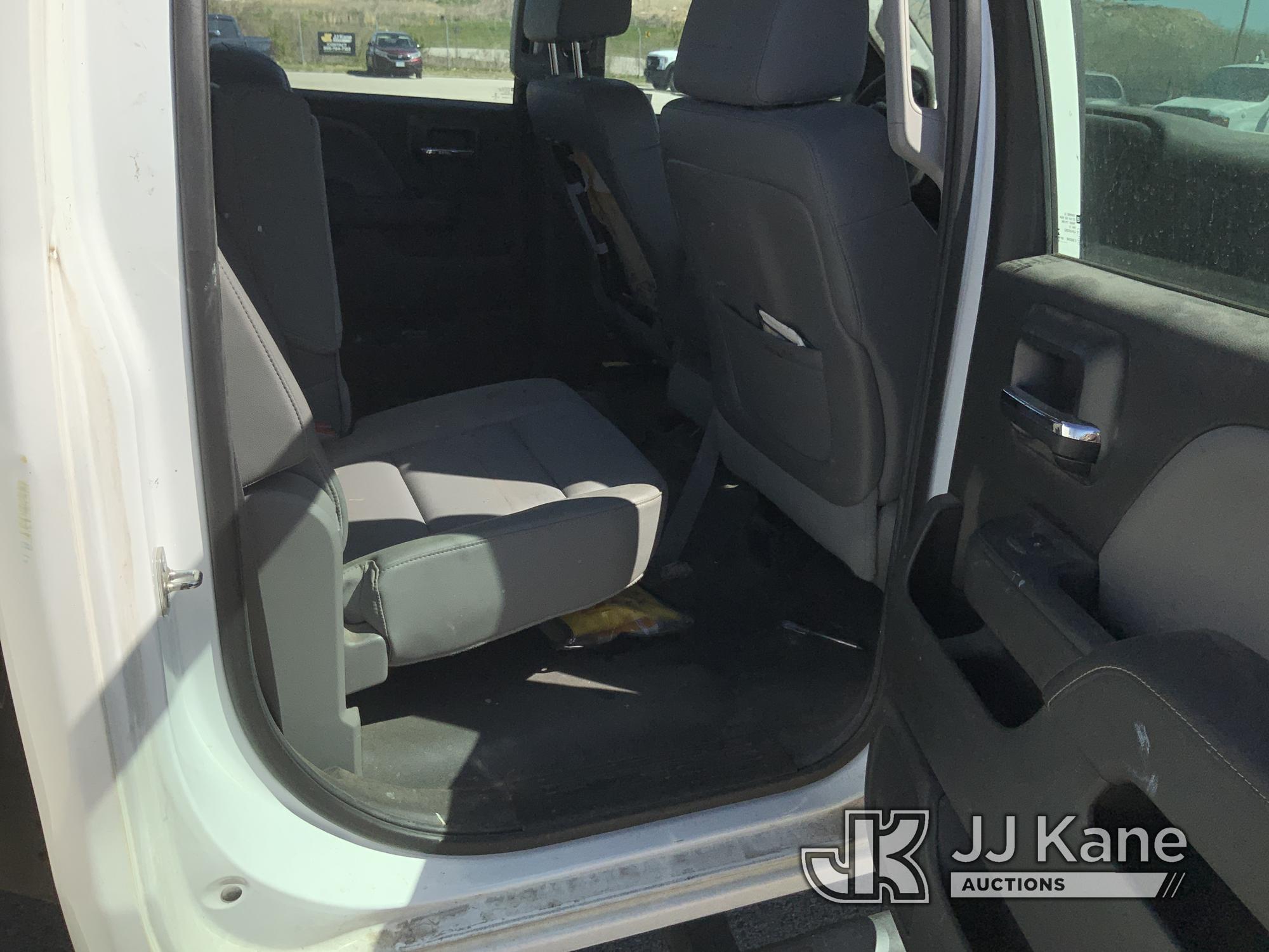 (Kansas City, MO) 2015 Chevrolet Silverado 3500HD 4x4 Mechanics Service Truck Runs & Moves) (Jump to