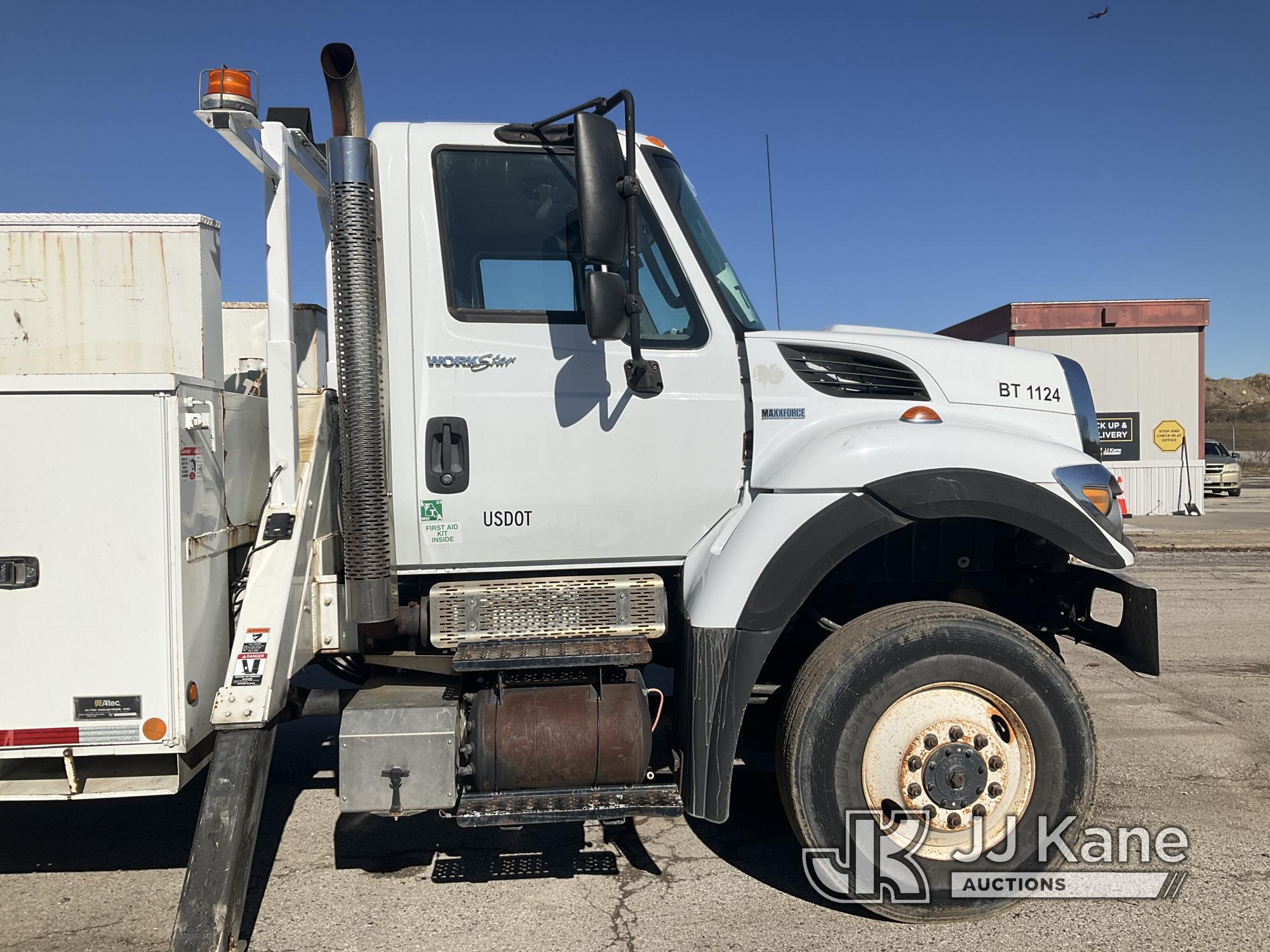 (Kansas City, MO) Altec AA55E, Material Handling Bucket rear mounted on 2012 International 7300 4x4