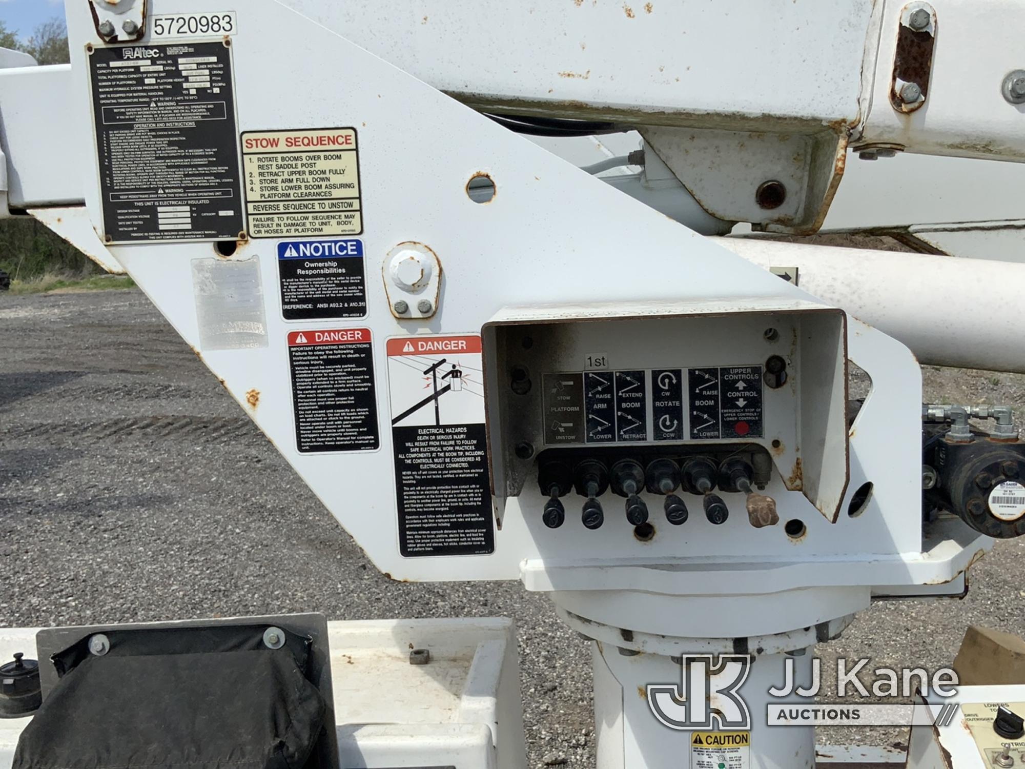 (Tipton, MO) Altec AT37G, Articulating & Telescopic Bucket mounted on 2005 Hinowa Crawler Back Yard