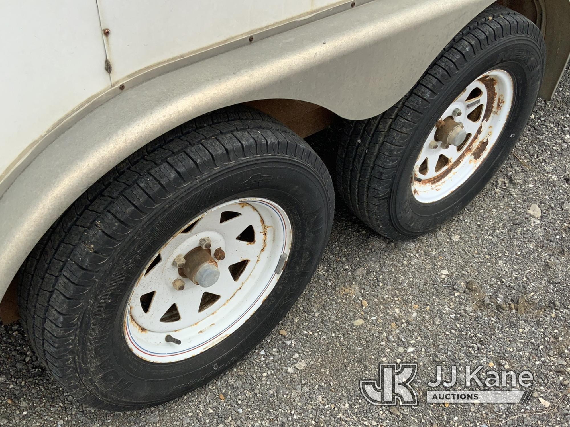 (Tipton, MO) 2004 Playtime T/A Enclosed Cargo Trailer