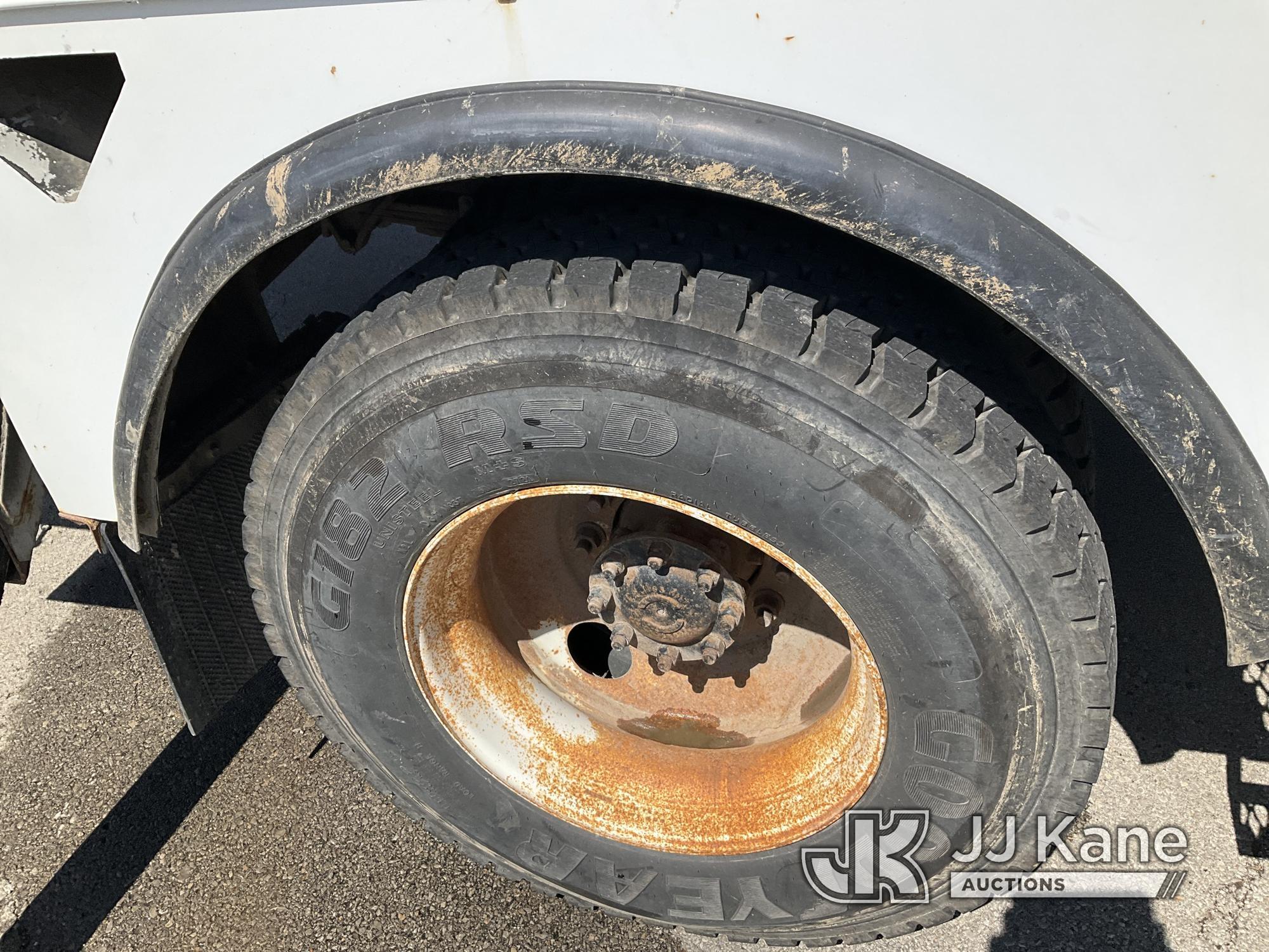 (Kansas City, MO) Altec AM55E-MH, Over-Center Material Handling Bucket rear mounted on 2014 Internat