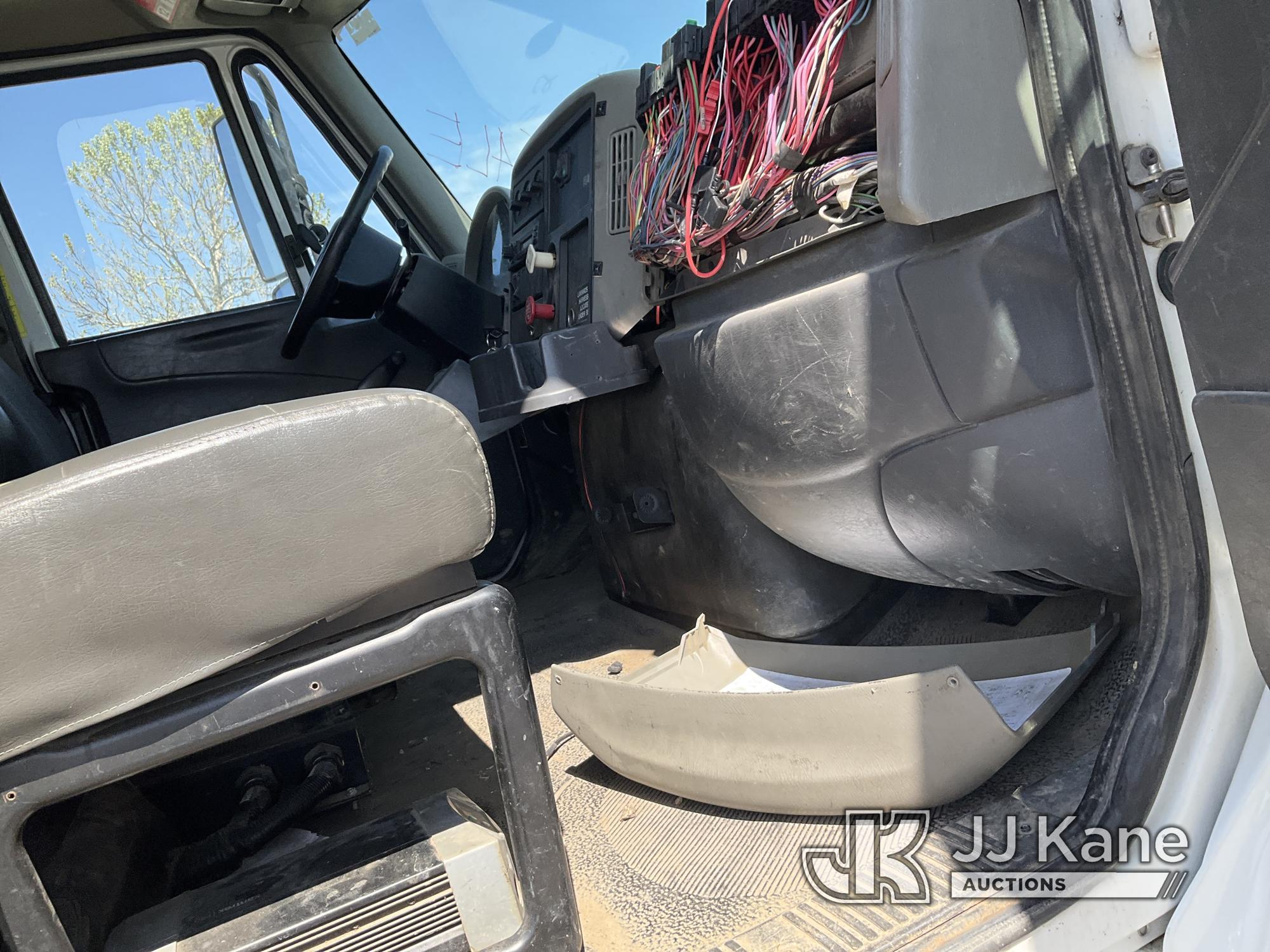 (Kansas City, MO) Altec AM55E-MH, Over-Center Material Handling Bucket rear mounted on 2014 Internat