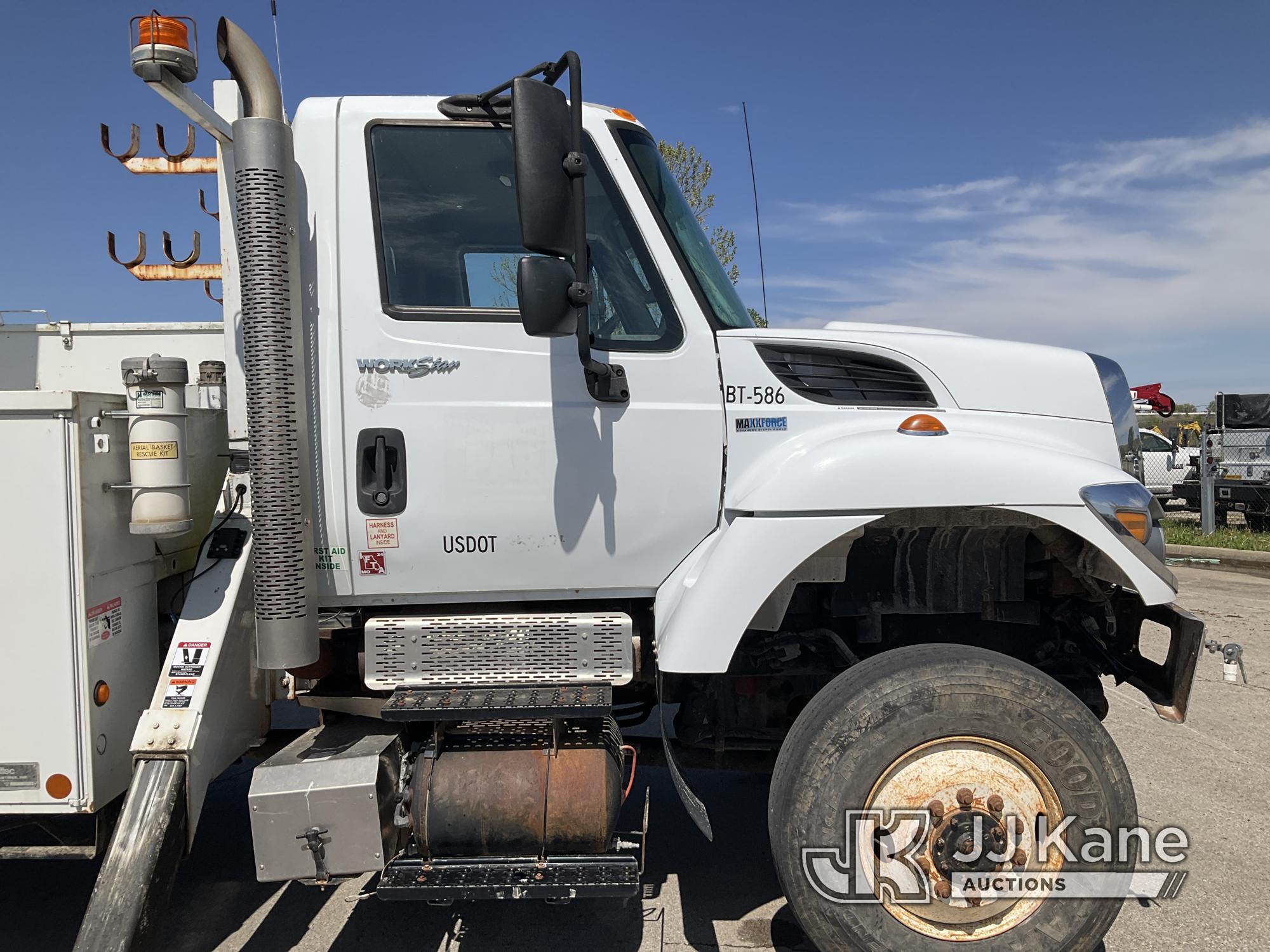 (Kansas City, MO) Altec AM55E-MH, Over-Center Material Handling Bucket rear mounted on 2014 Internat