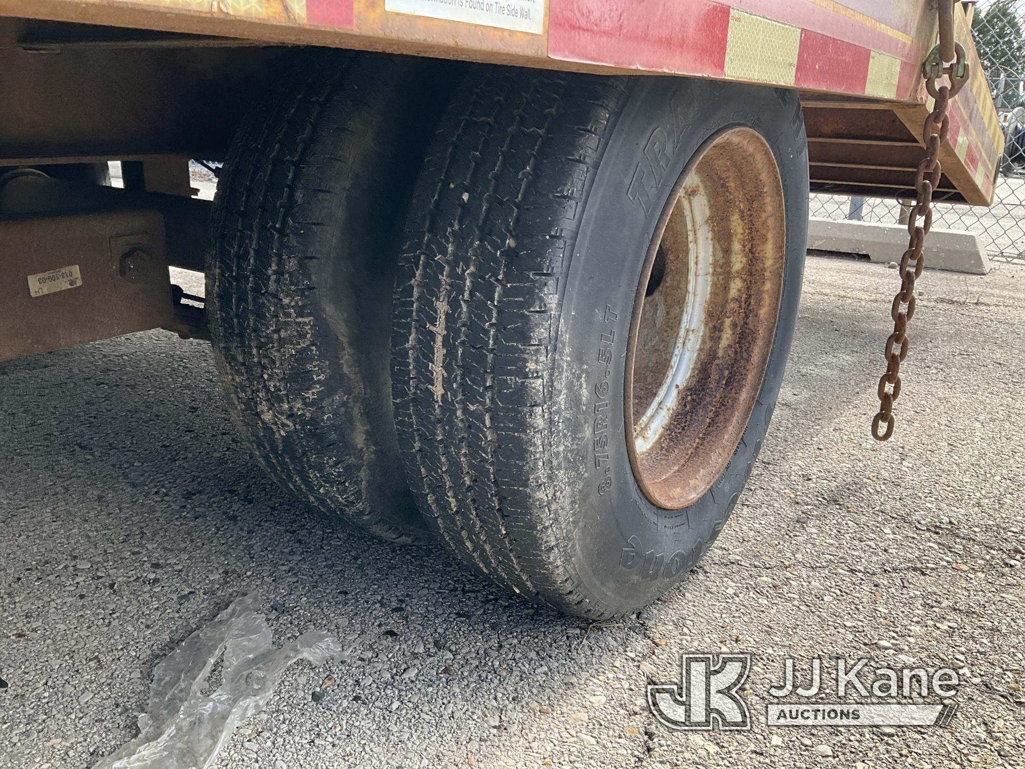 (Sun Prairie, WI) 1992 Eager Beaver 10HDB TRAILER Needs tire (punctured) Deck Is 8FT Wide And 24FT L