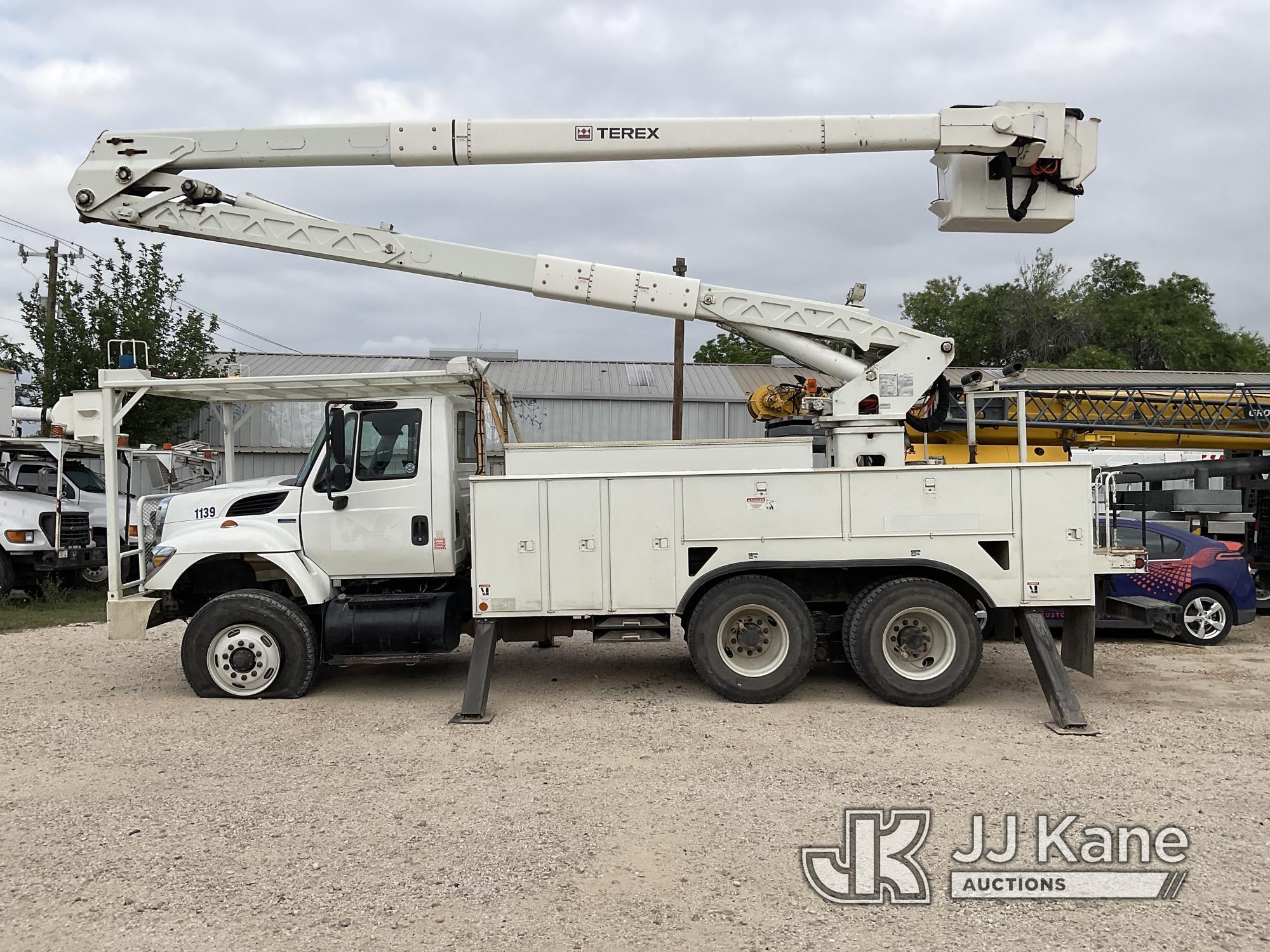 (San Antonio, TX) HiRanger TCX-60, Bucket Truck rear mounted on 2009 International 7400 Utility Truc