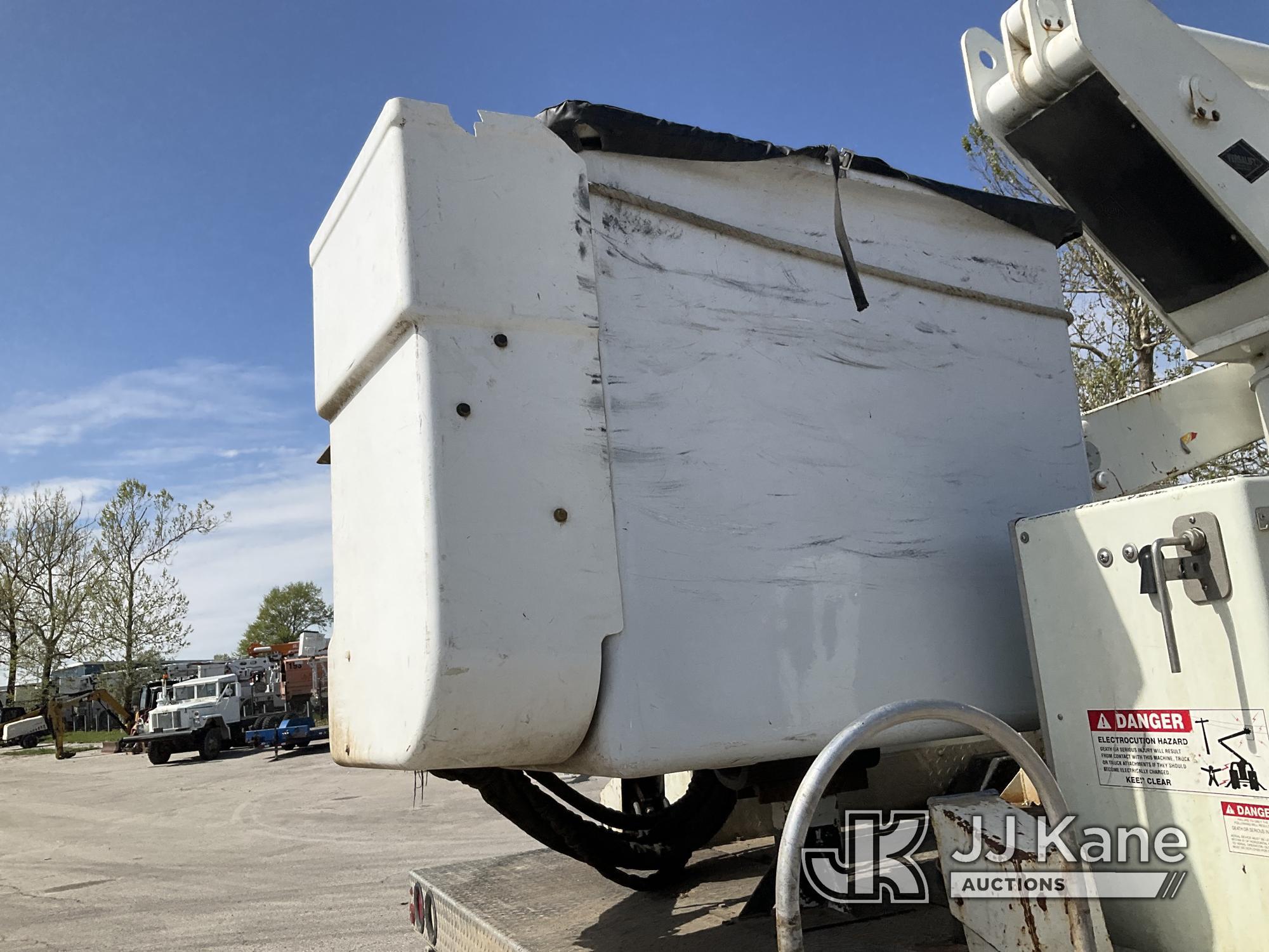 (Kansas City, MO) Versalift VST6000, Articulating & Telescopic Material Handling Bucket Truck center