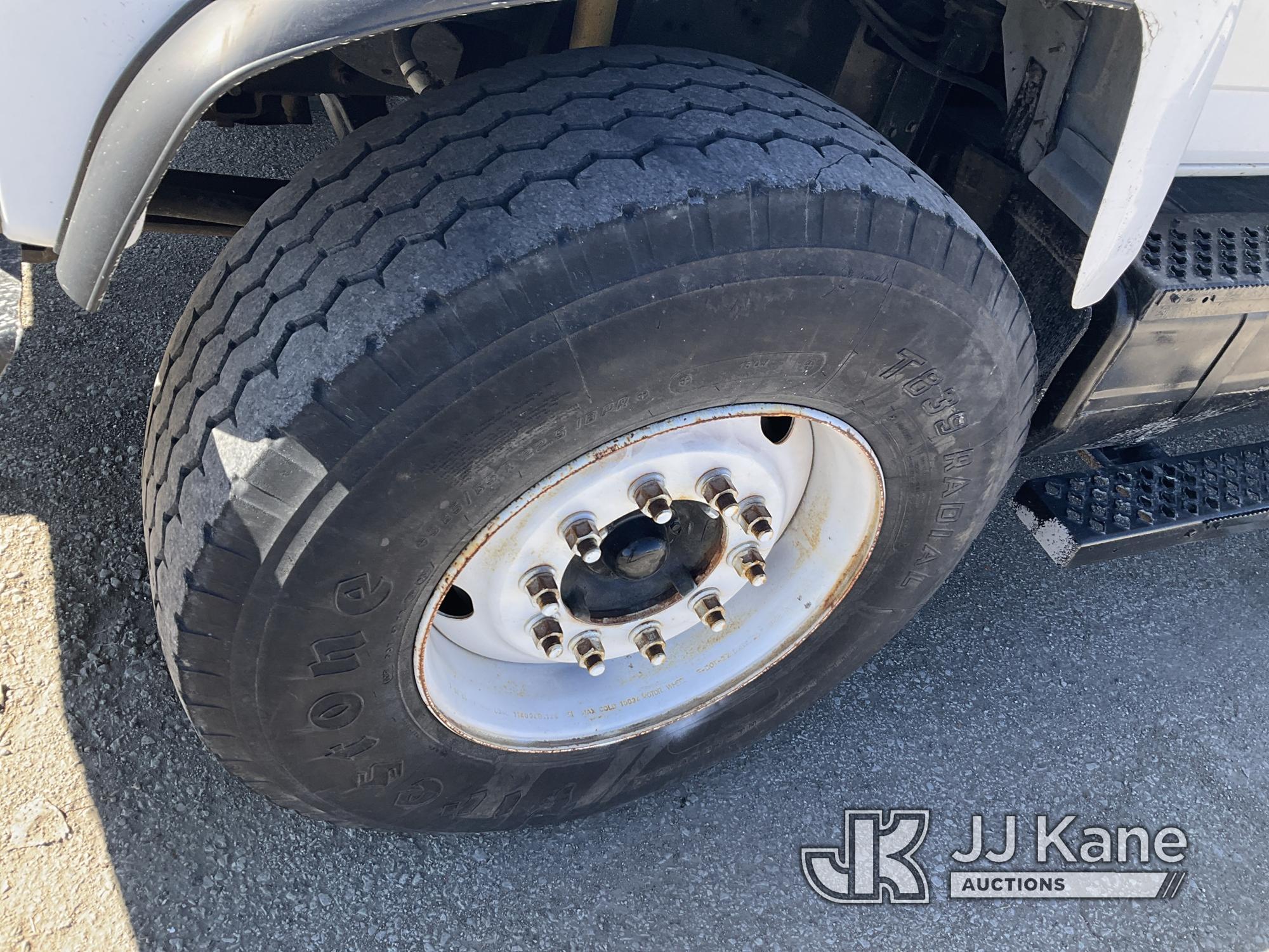 (Kansas City, MO) Altec AM650-MH, Over-Center Material Handling Bucket Truck rear mounted on 2006 Ch