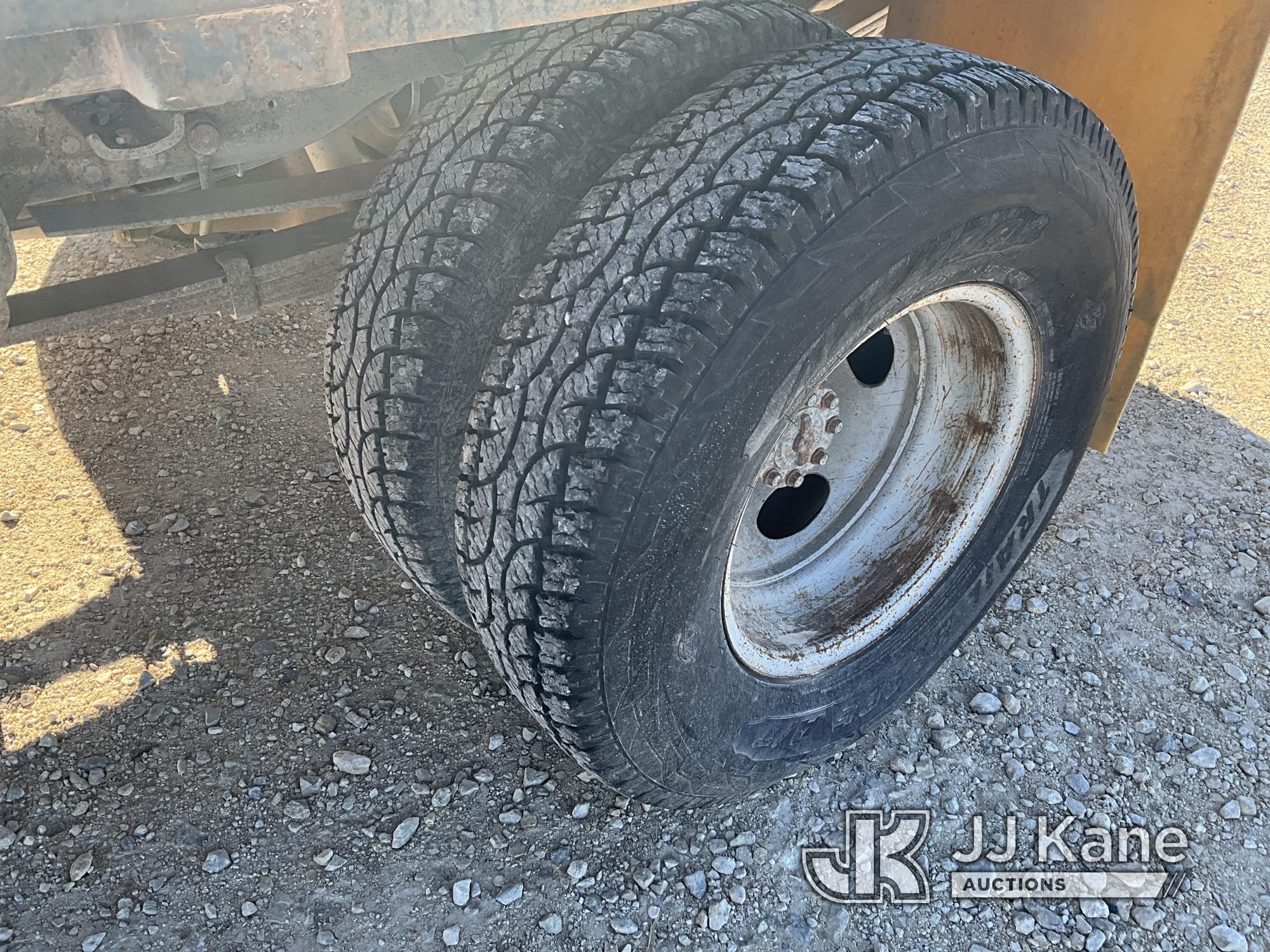 (San Angelo, TX) 2000 Ford F350 Flatbed Truck Runs and Moves, Paint/Rust/Body Damage