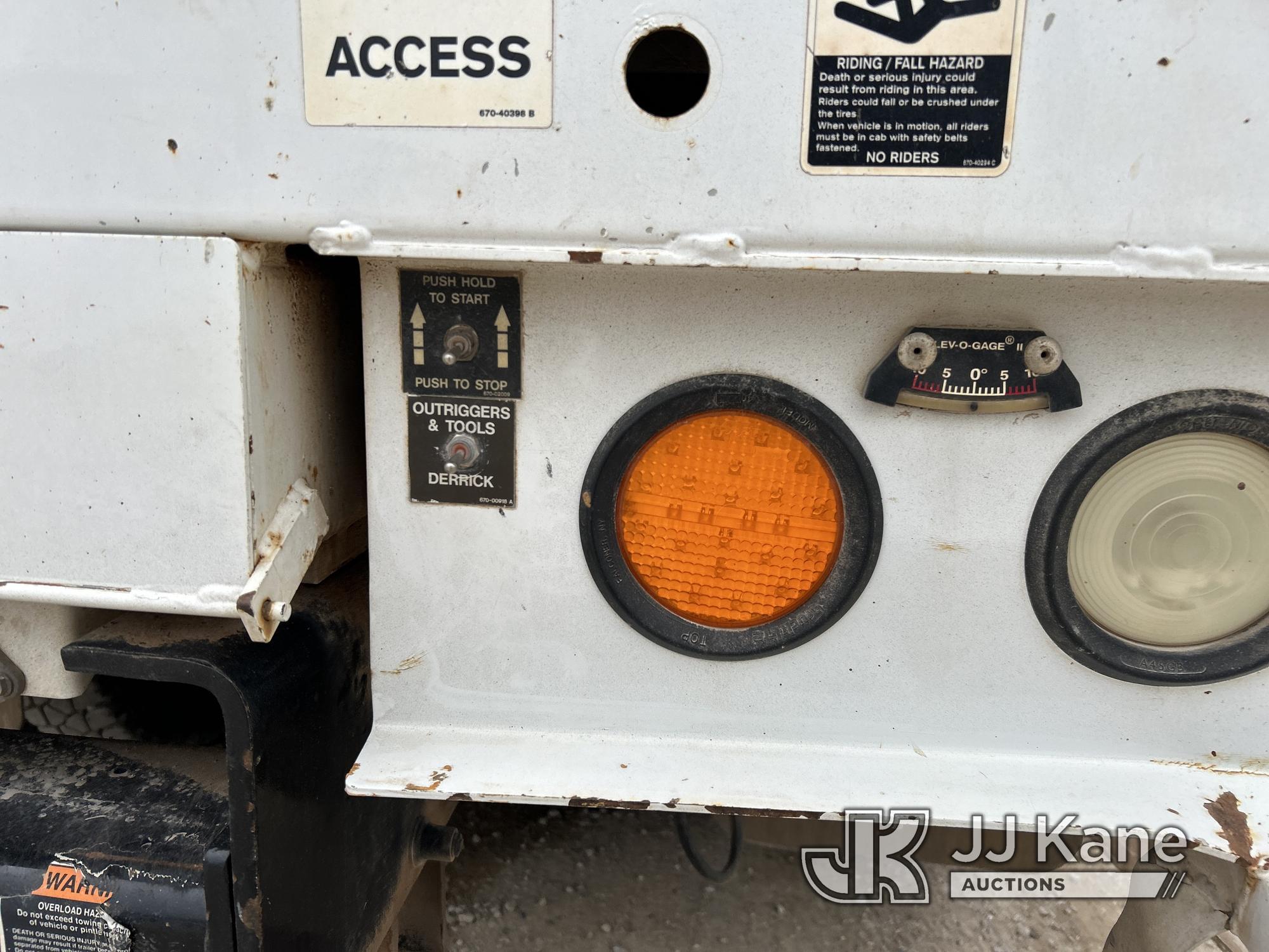 (Waxahachie, TX) Altec DM47-TR, Digger Derrick rear mounted on 2015 International 7400 T/A Flatbed/U