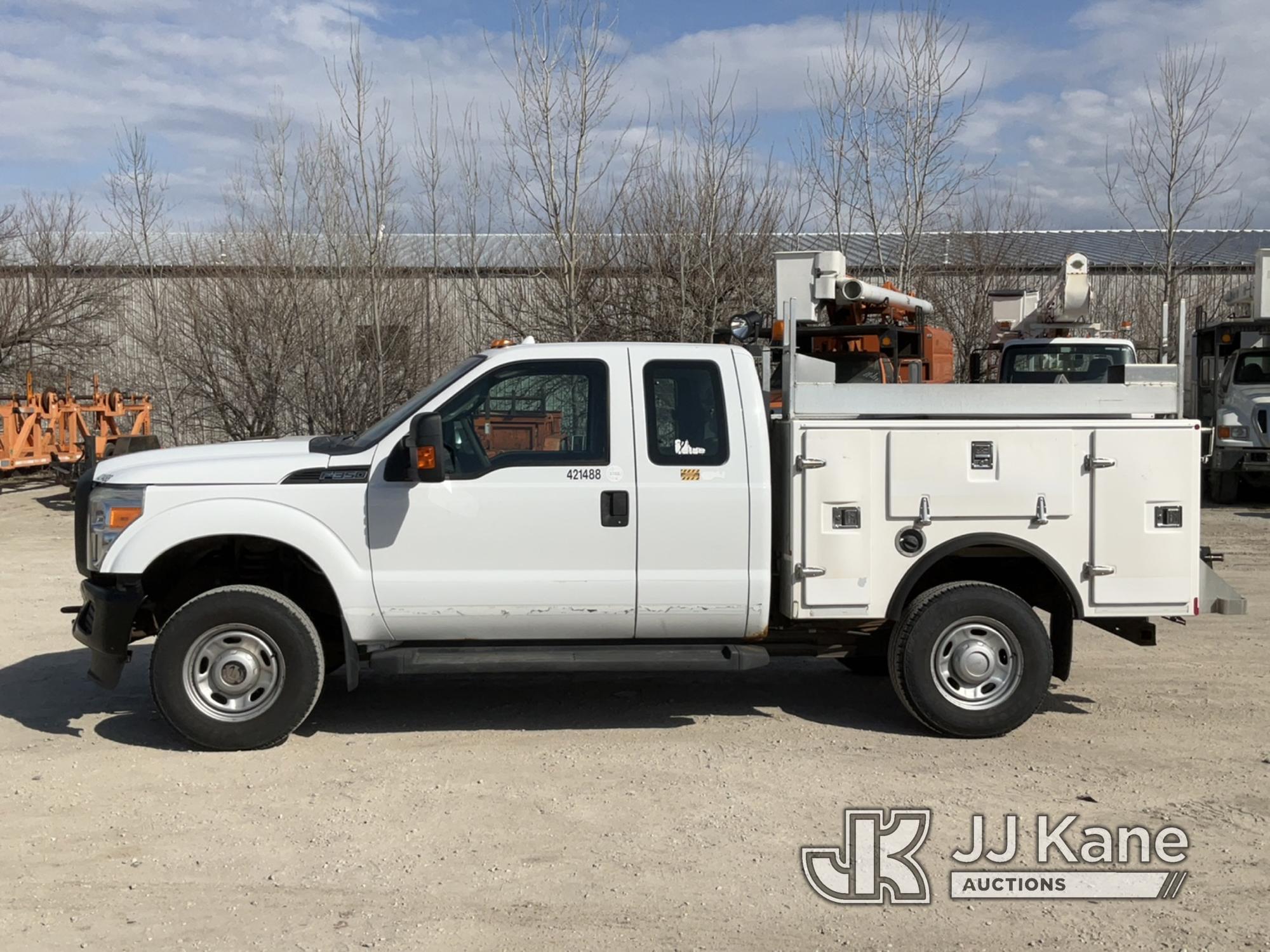 (Des Moines, IA) 2013 Ford F350 4x4 Extended-Cab Service Truck Runs & Moves) (Idles Rough, Check Eng