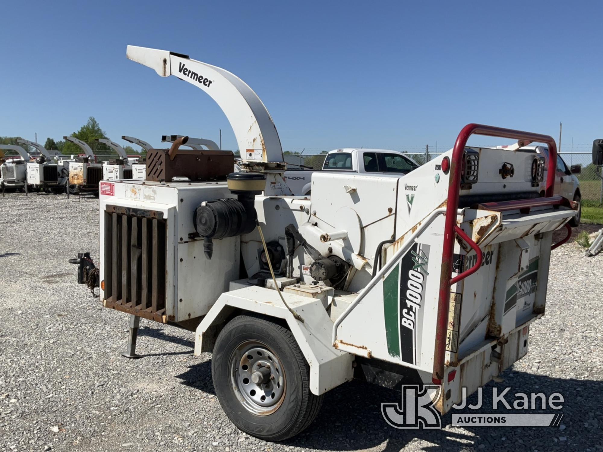 (Hawk Point, MO) 2015 Vermeer BC1000XL Chipper (12in Drum) No Title) (Runs & Operates) (Rust Damage)